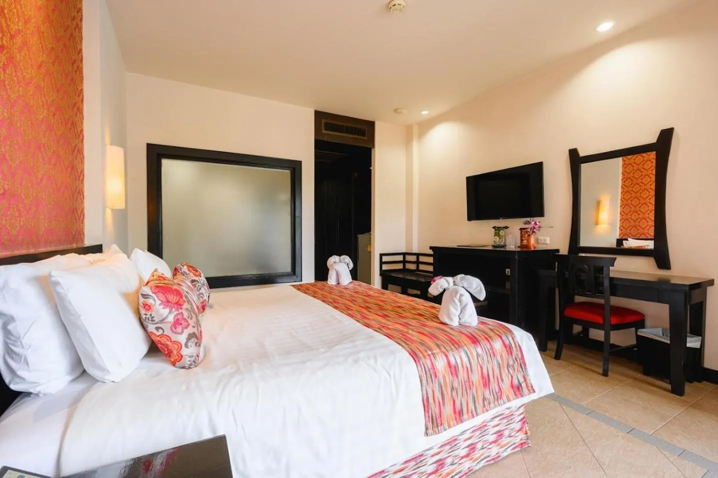 Bed in Horizon Karon Beach Resort & Spa