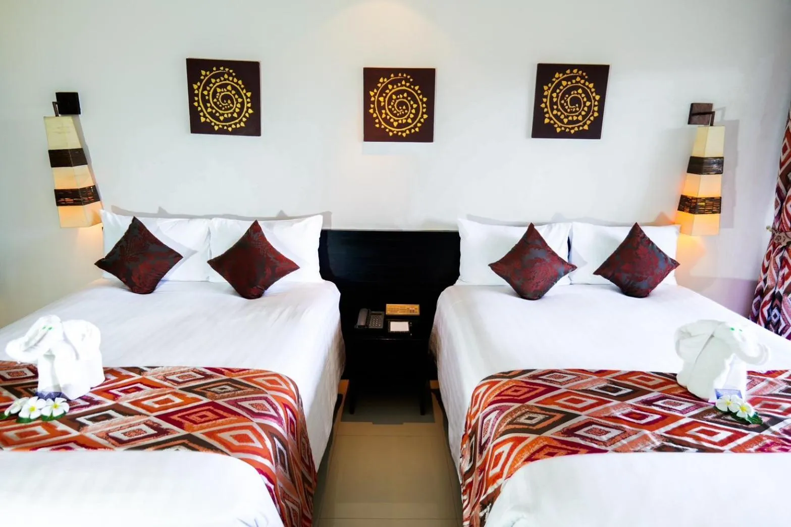 Bed in Horizon Karon Beach Resort & Spa