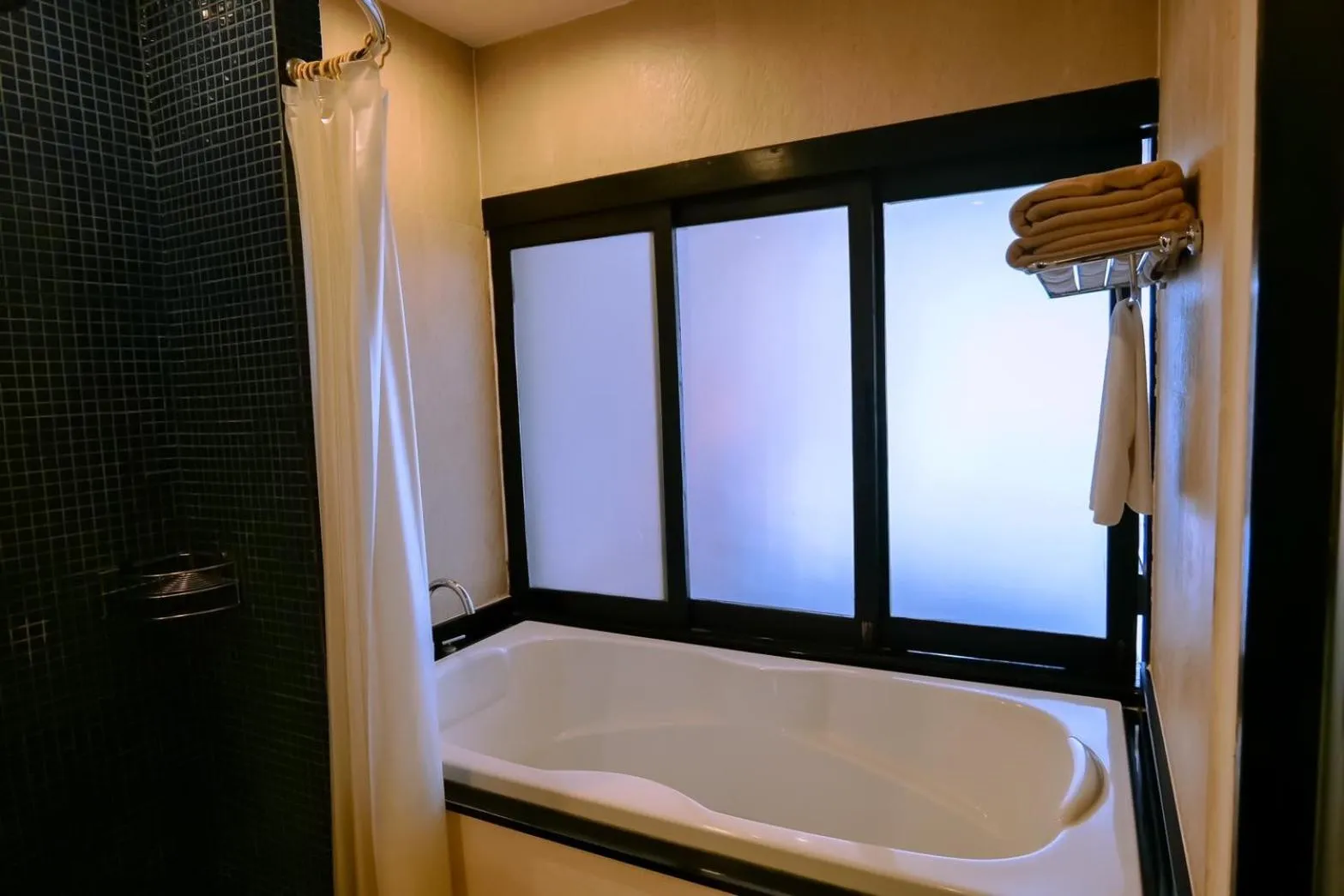 Horizon Karon Beach Resort & Spa