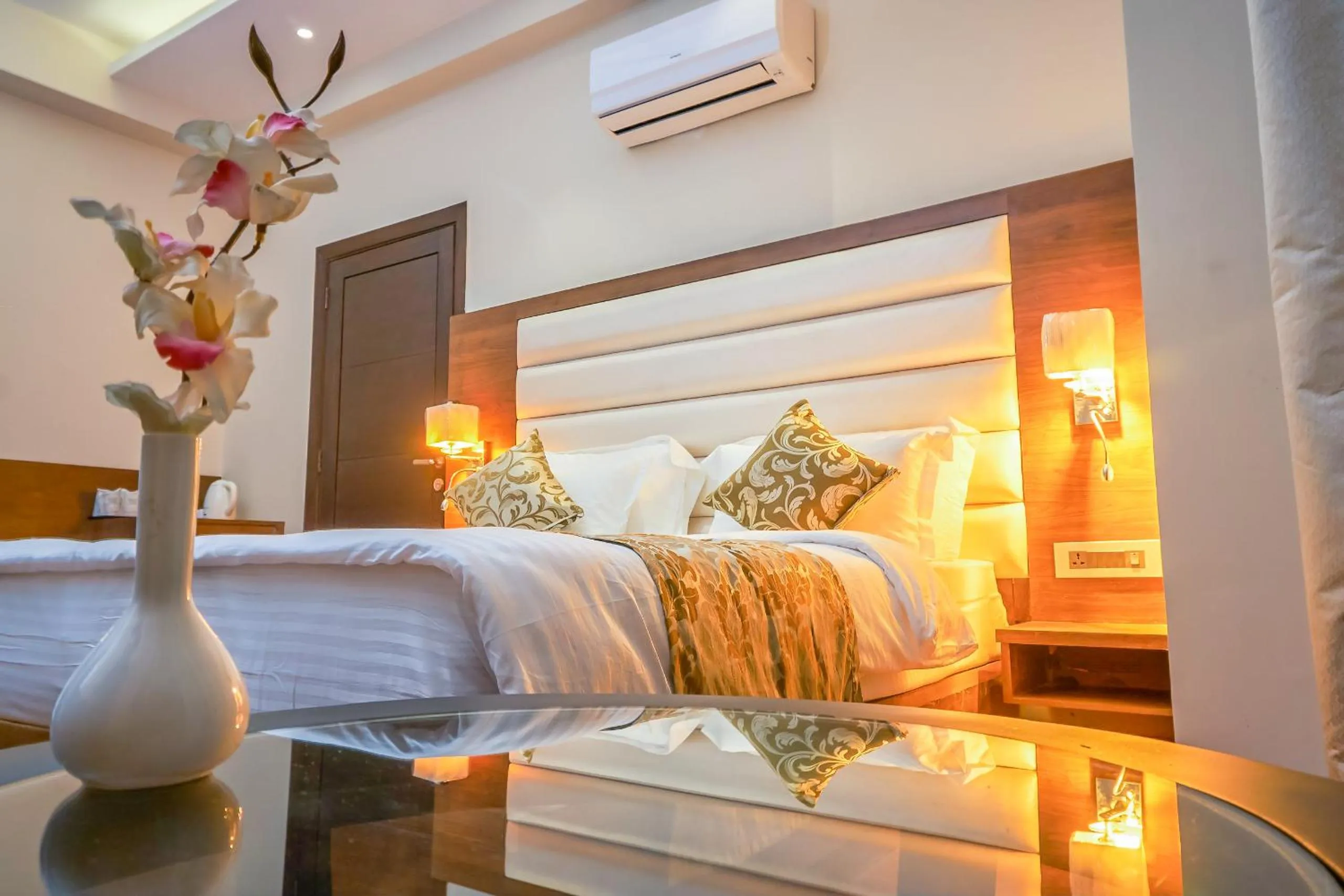 Bedroom, Bed in Ganpati Hotel Katra