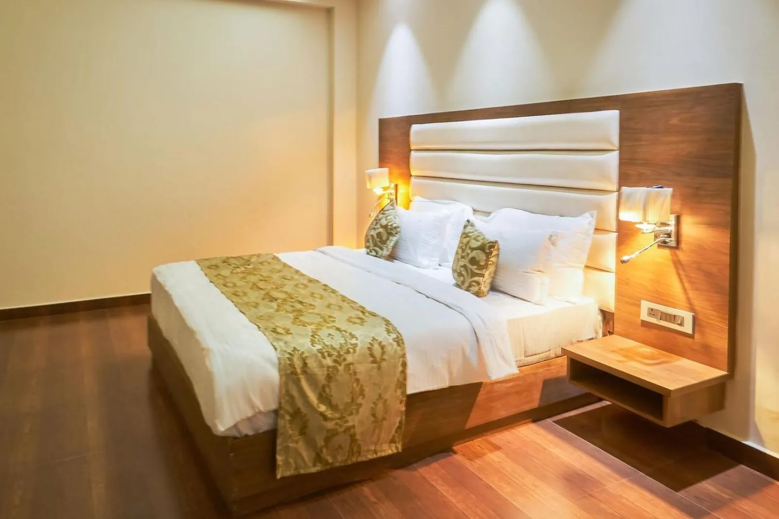 Bedroom, Bed in Ganpati Hotel Katra