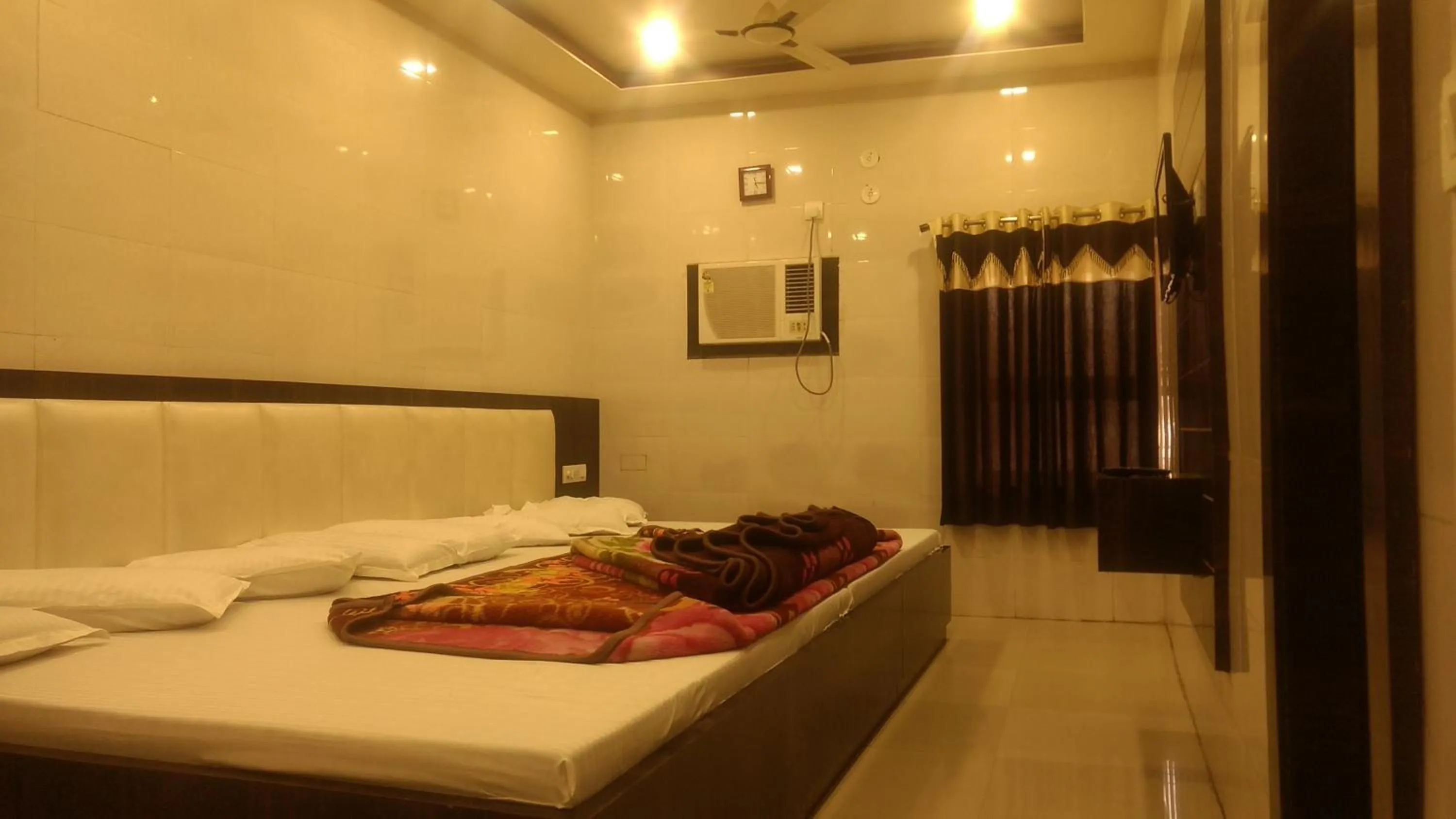 Bed in Ashiyana Inn Hotel