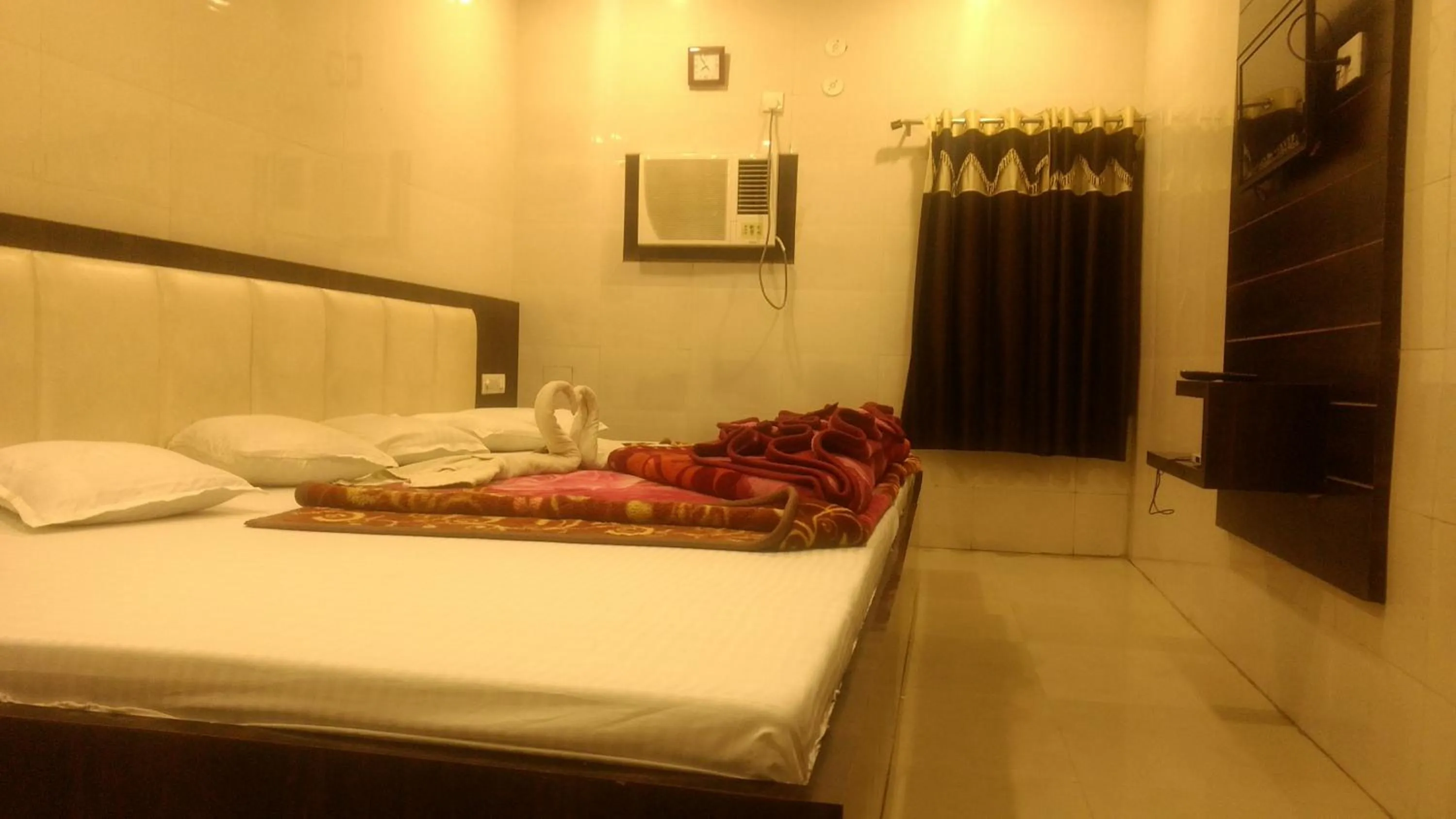 Bed in Ashiyana Inn Hotel