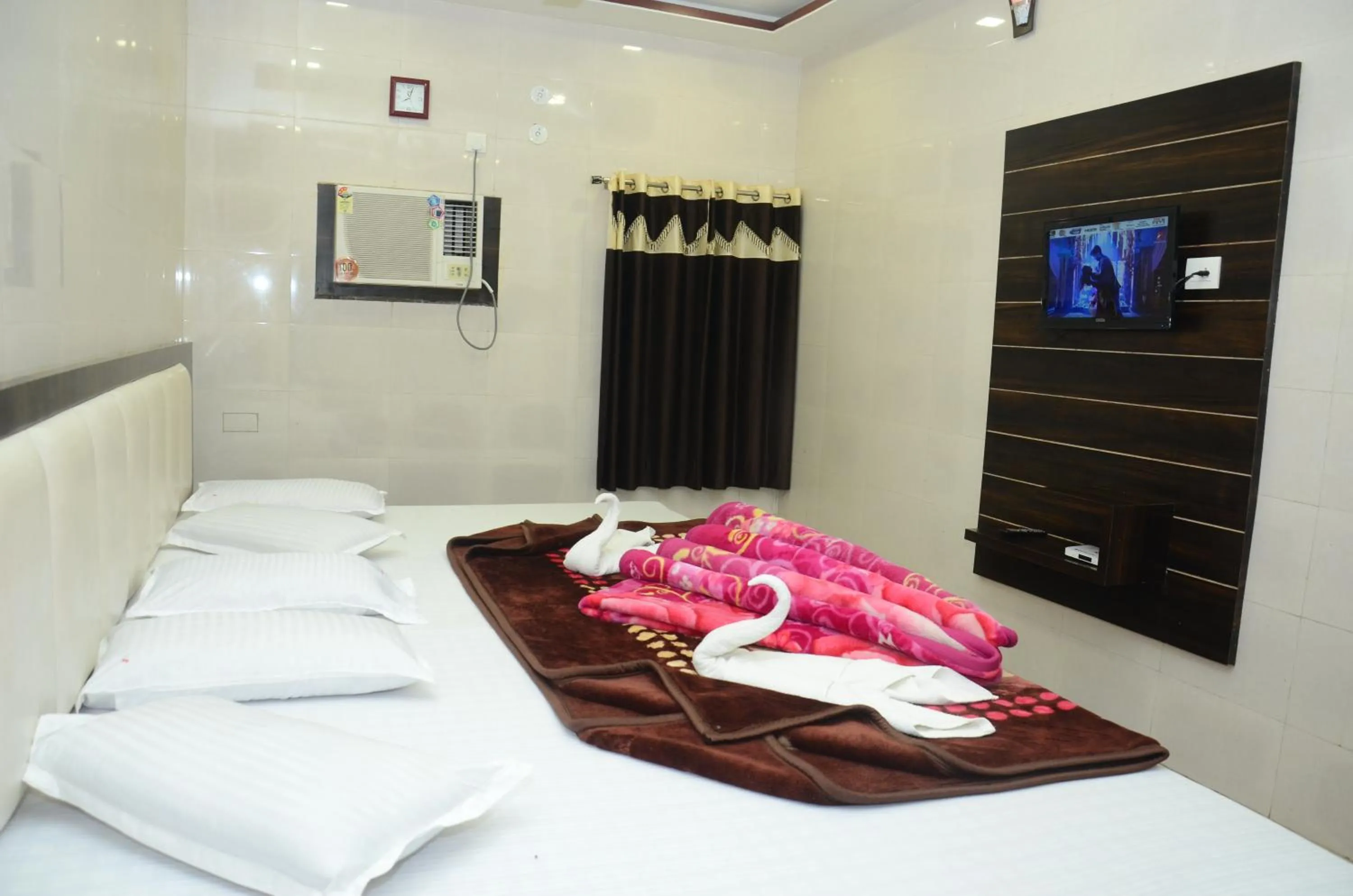 Bed in Ashiyana Inn Hotel