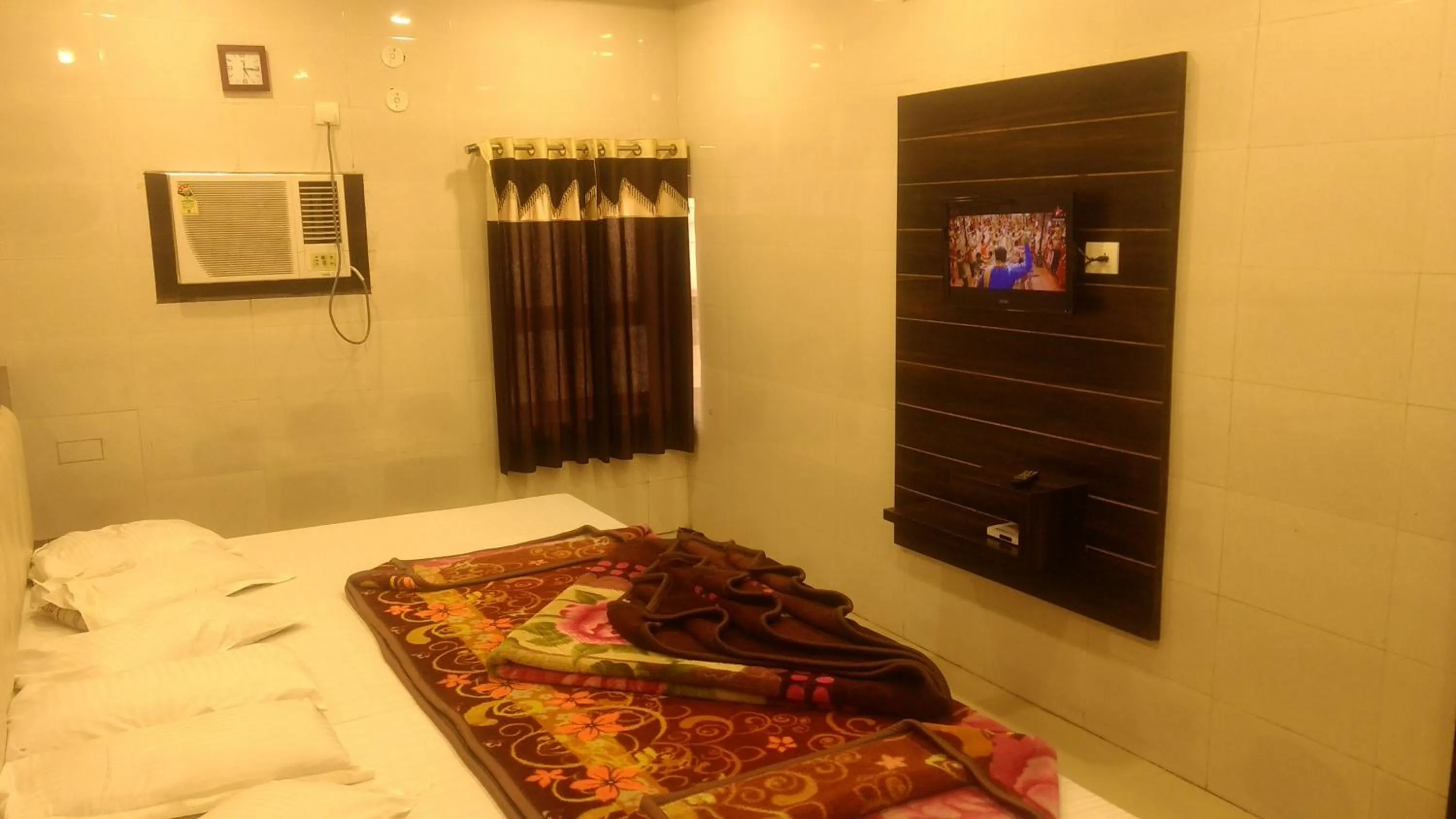 Bed in Ashiyana Inn Hotel
