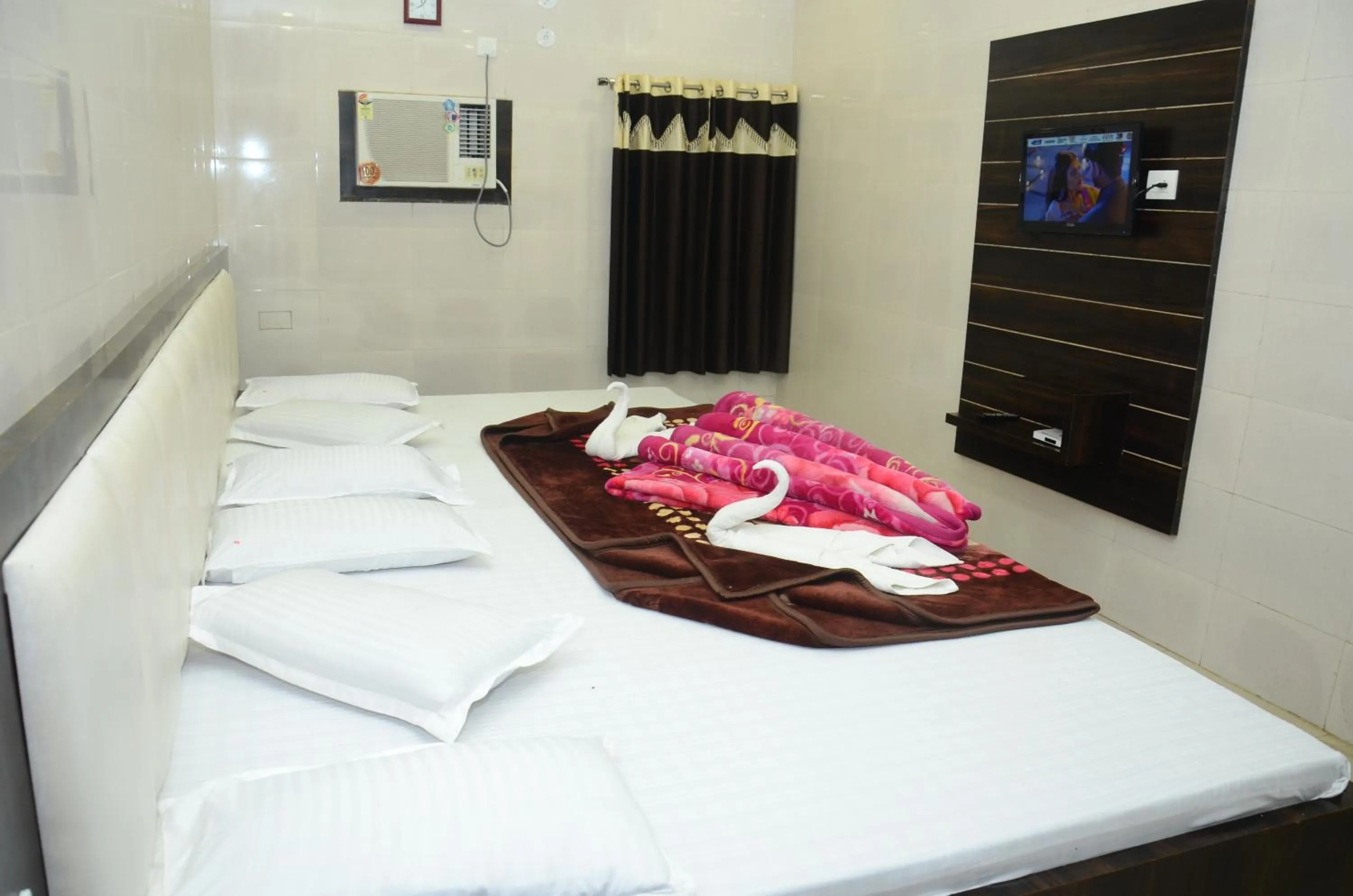 Bed in Ashiyana Inn Hotel