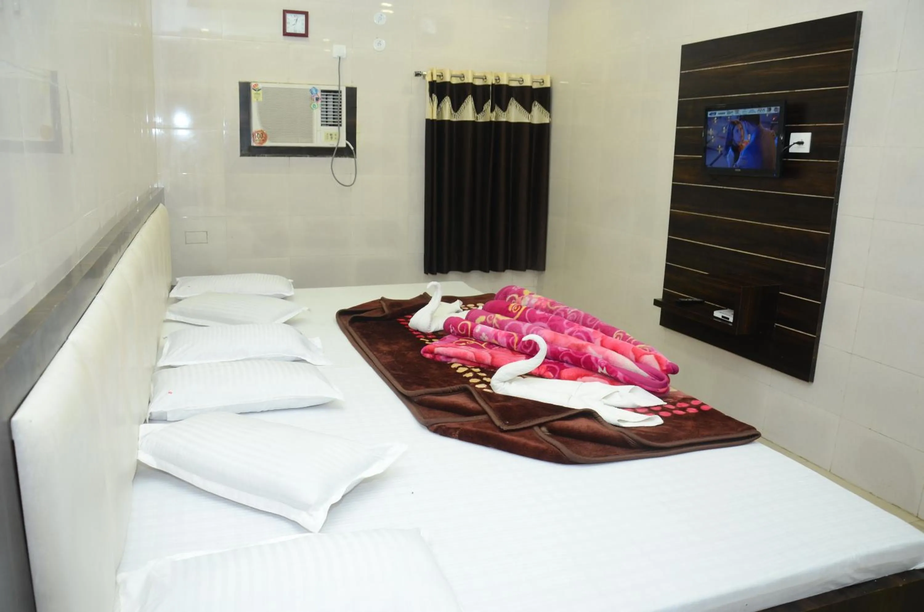 Bed in Ashiyana Inn Hotel