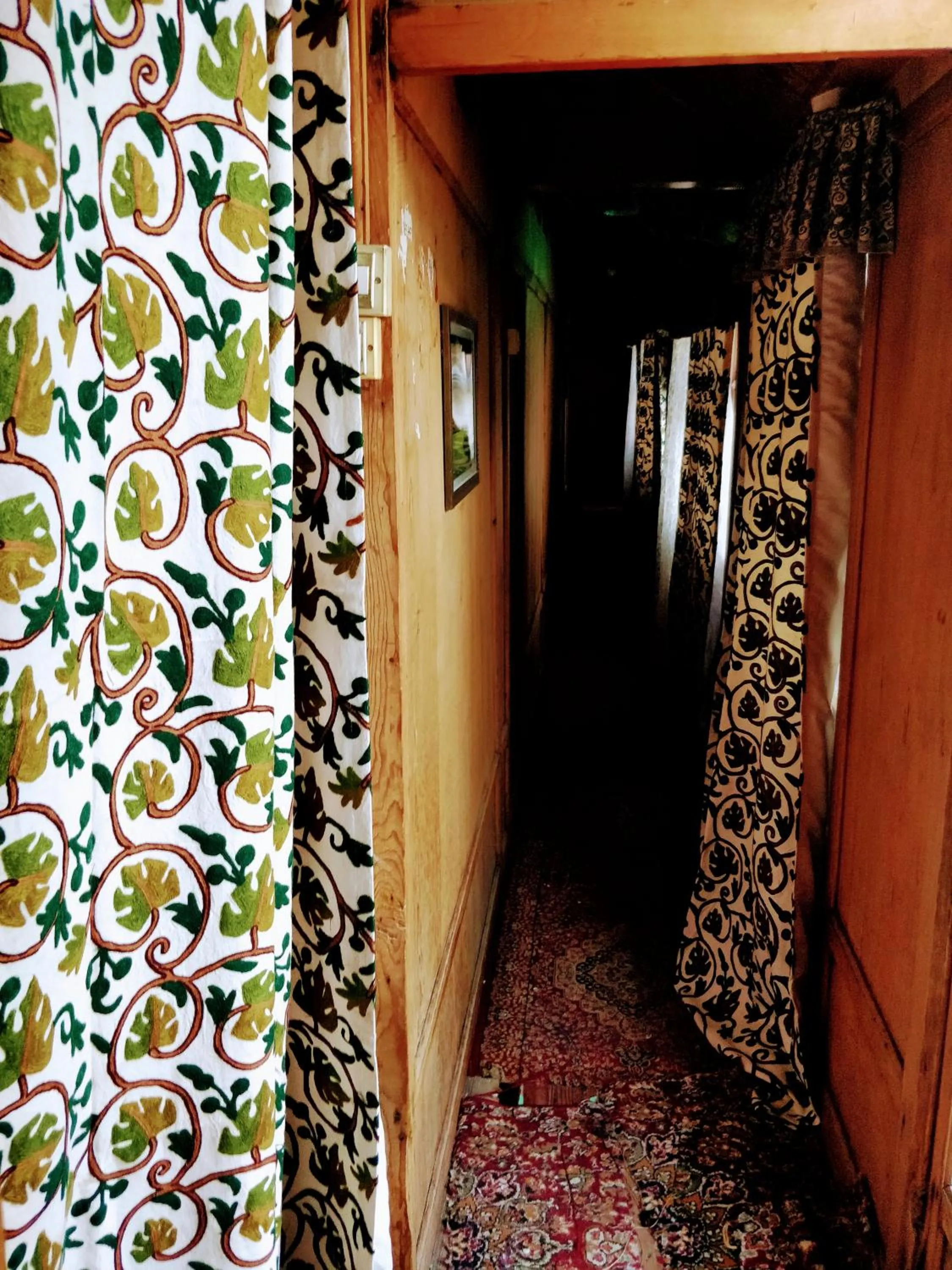 S Group Of Houseboat