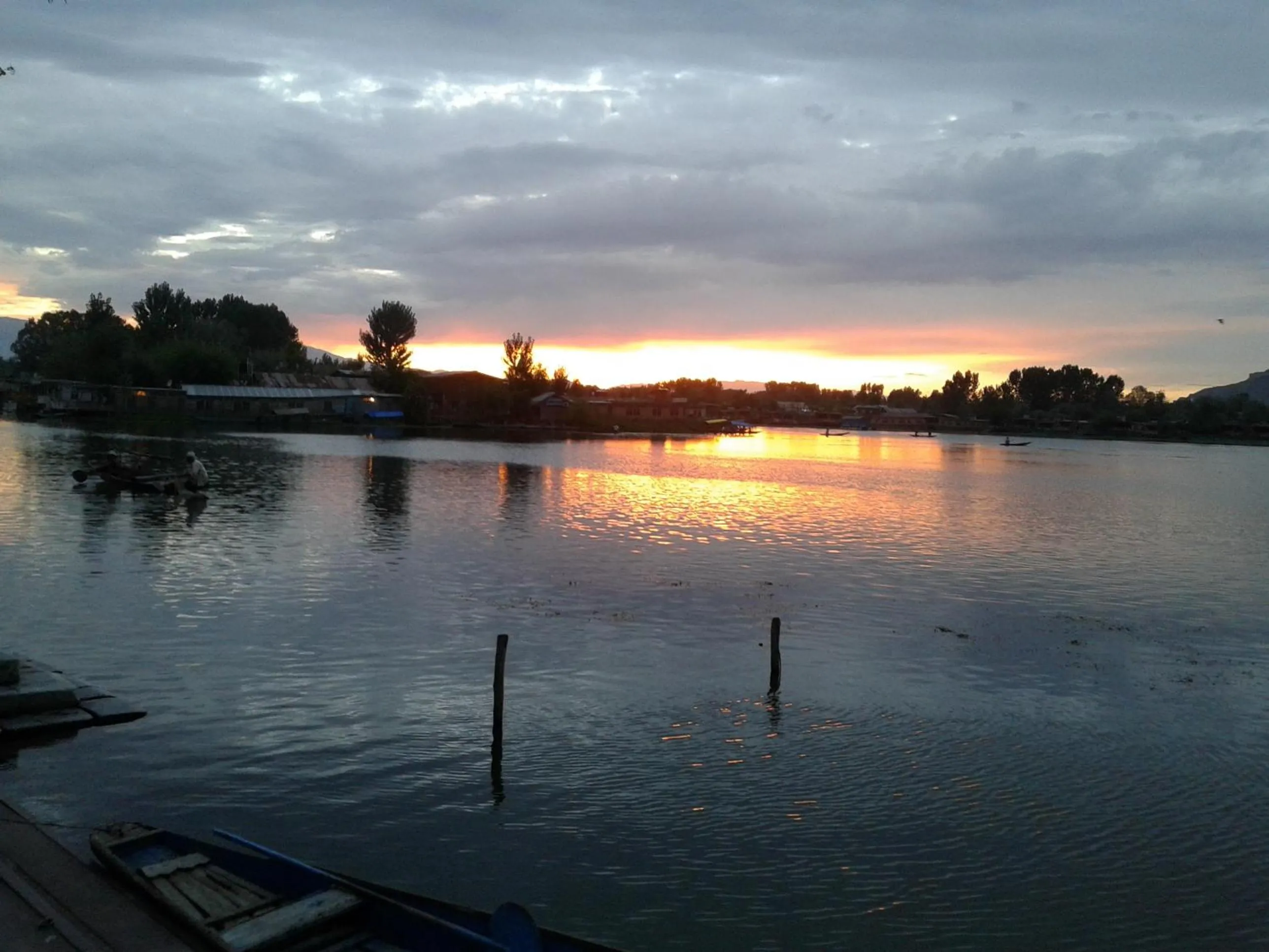 Neighbourhood in S Group Of Houseboat