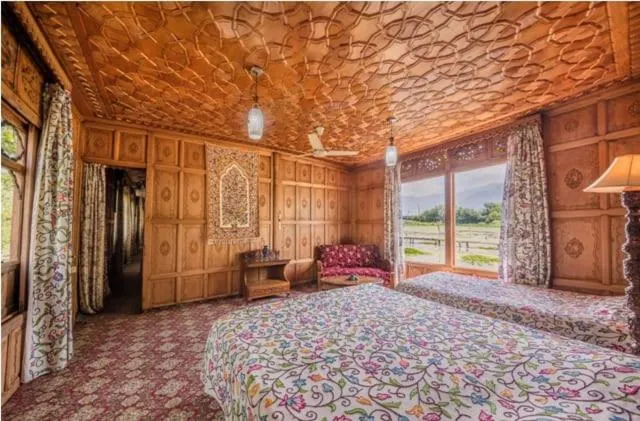 Bedroom, Bed in S Group Of Houseboat