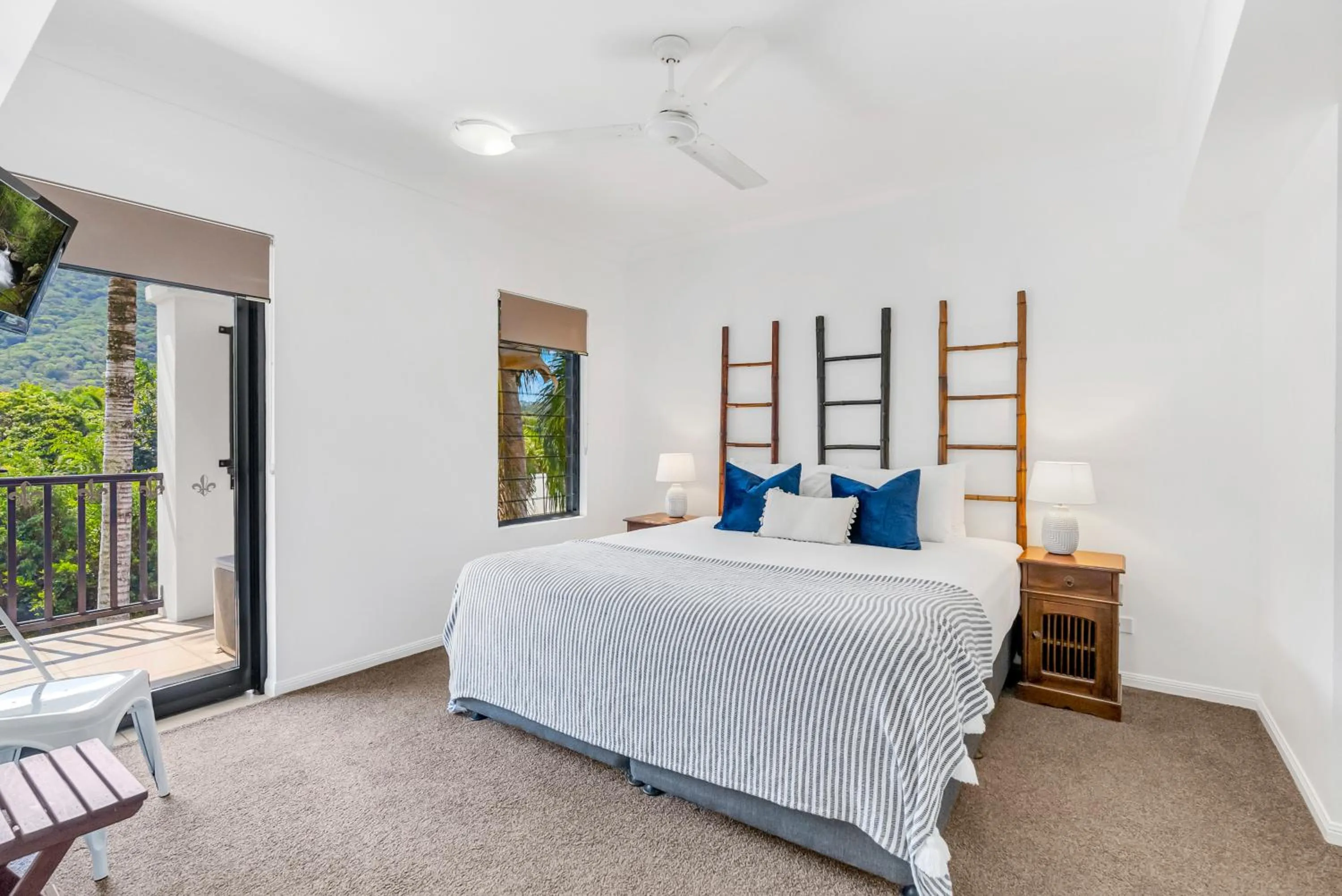 Bedroom, Bed in Elysium Apartments