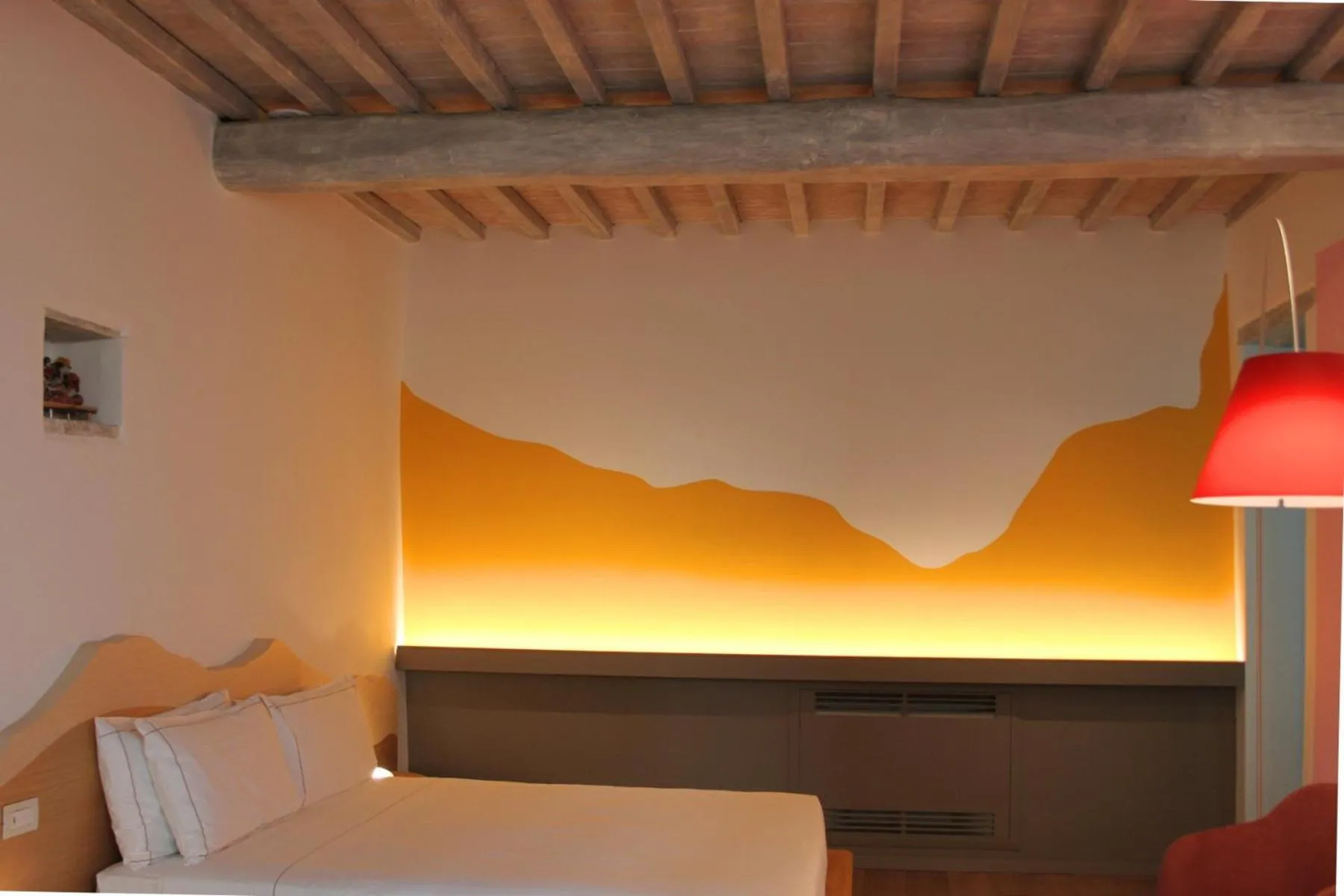 Decorative detail, Bed in Mastrojanni Relais