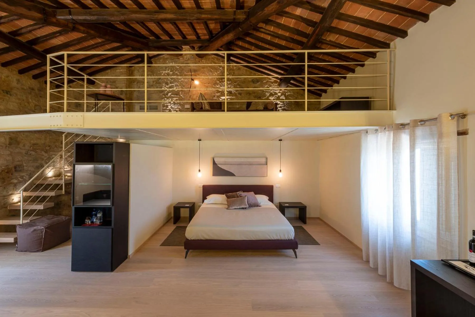 Photo of the whole room, Bed in Mastrojanni Relais