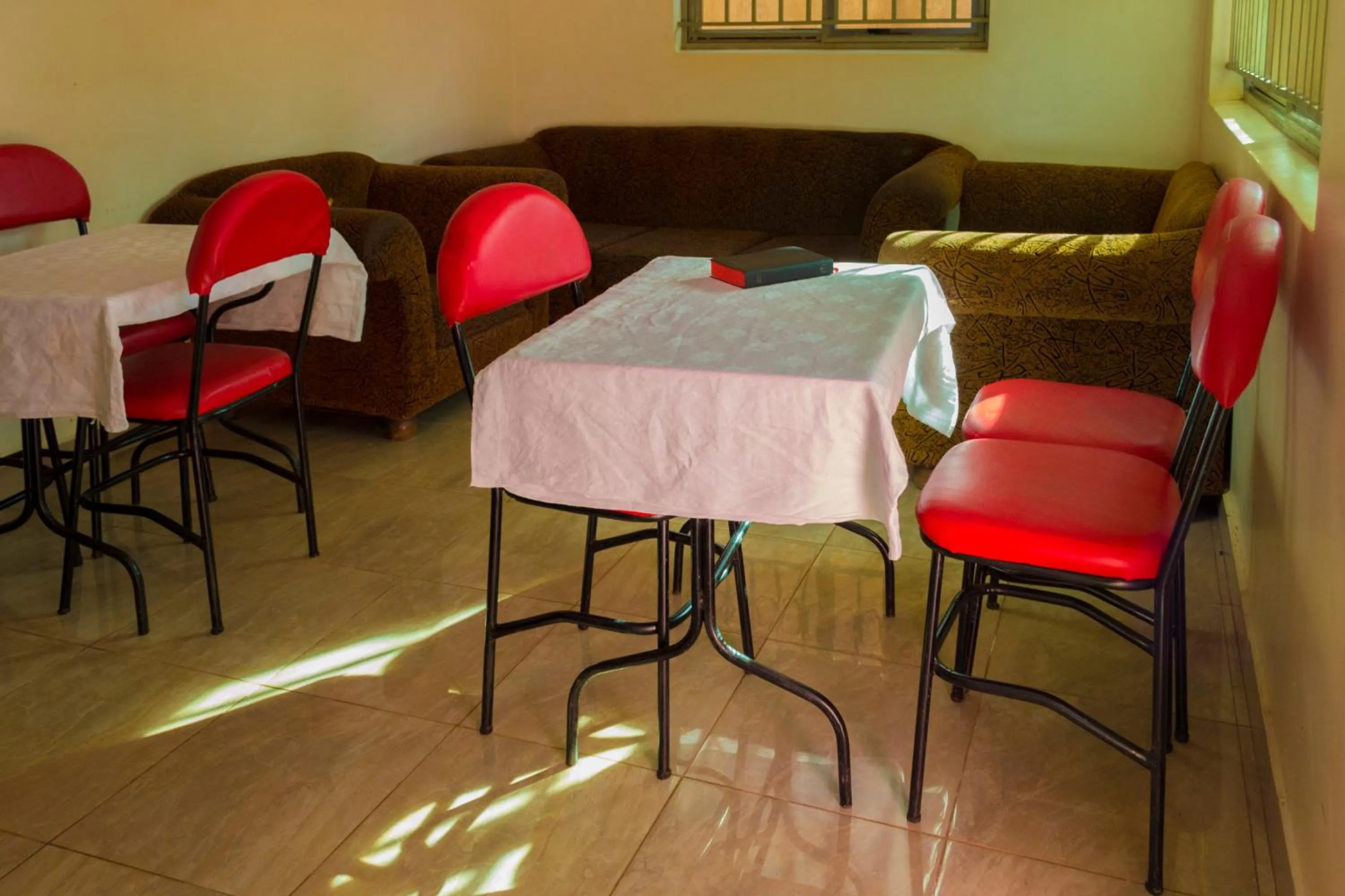 Restaurant/places to eat in Sadrina Comfort Cottages Kyanja Kampala