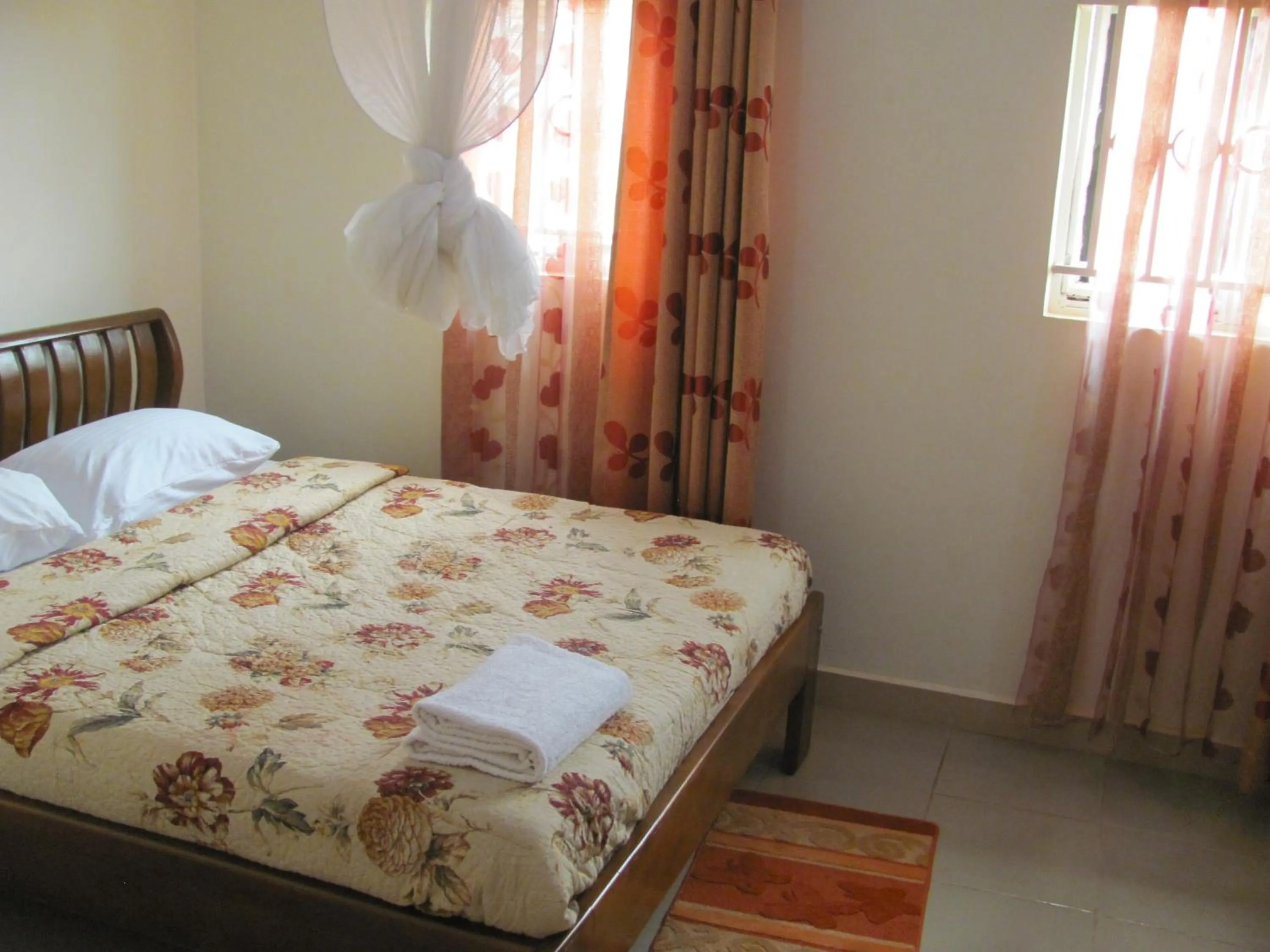 Bed in Sadrina Comfort Cottages Kyanja Kampala