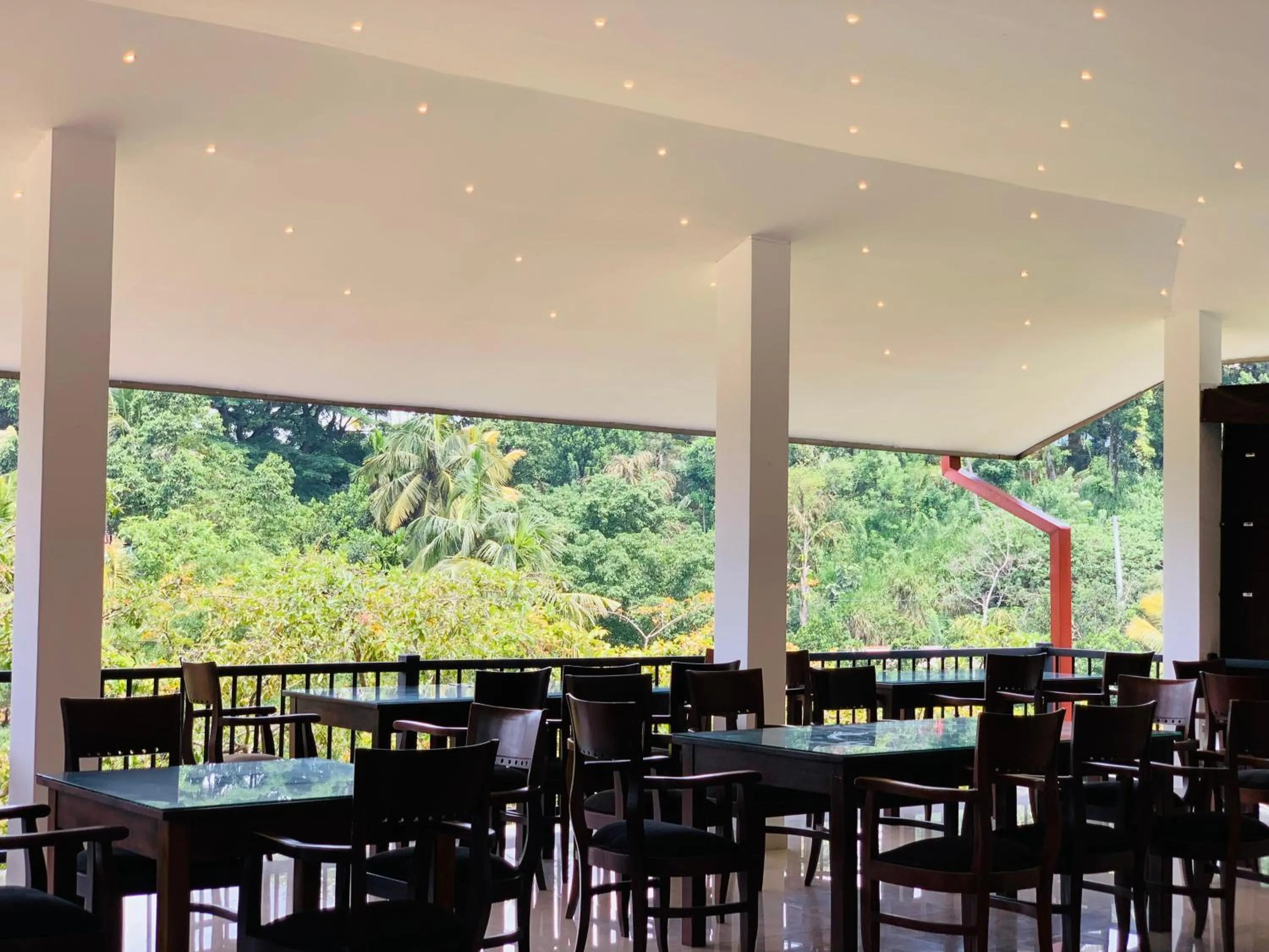 Restaurant/places to eat in Hotel Gangaaddara