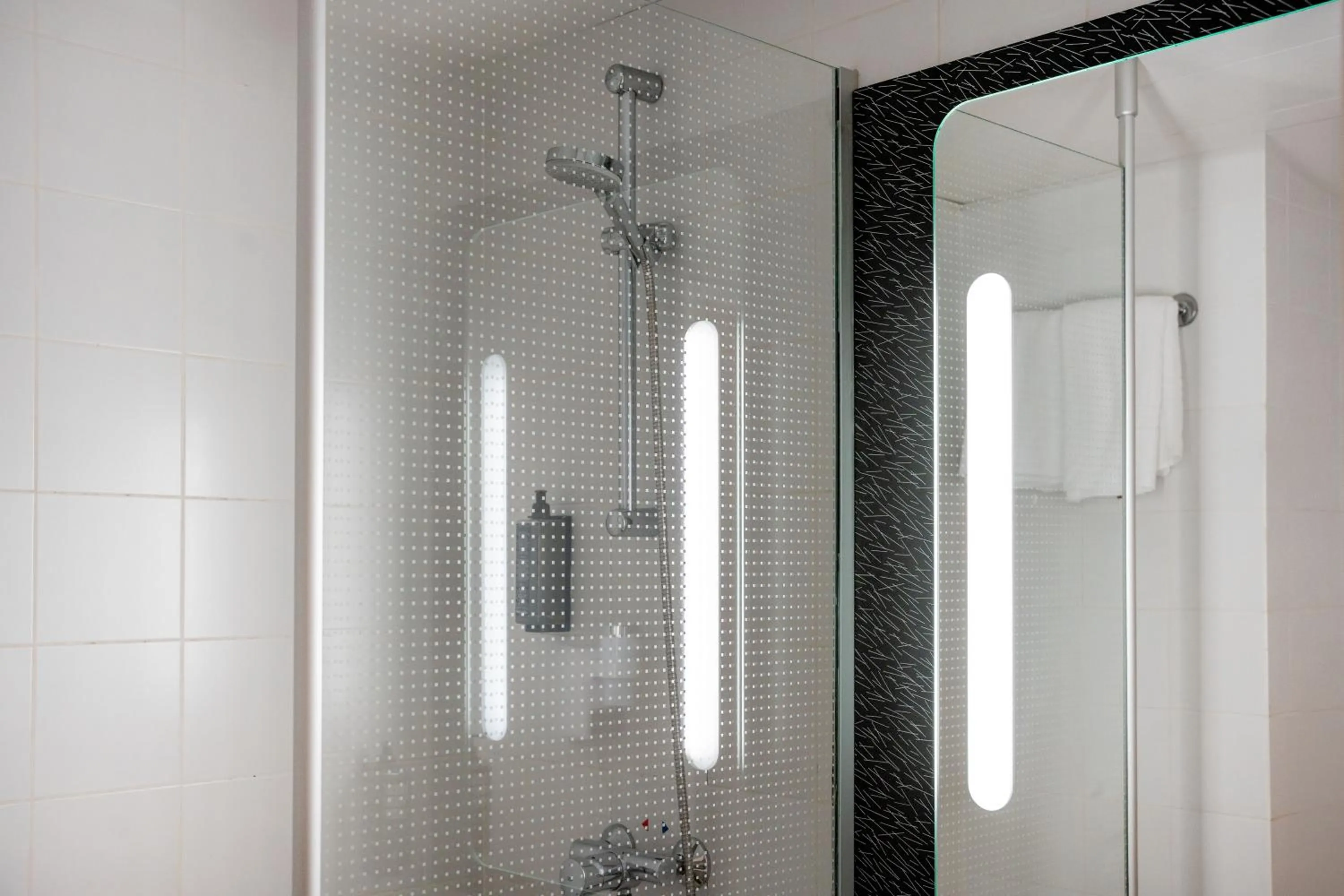 Shower in Hotel Ibis Coimbra Centro