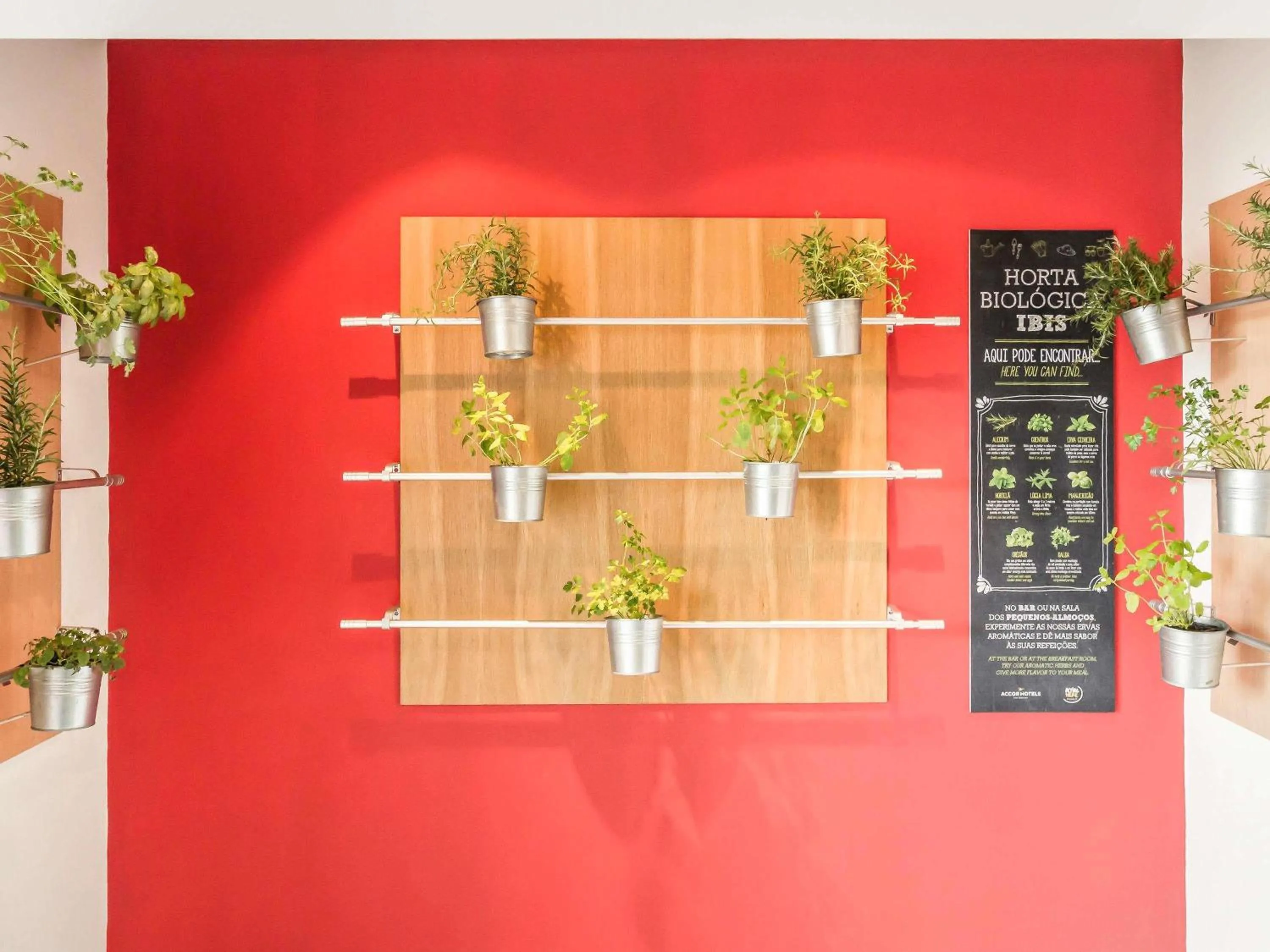 Property building in Hotel Ibis Coimbra Centro