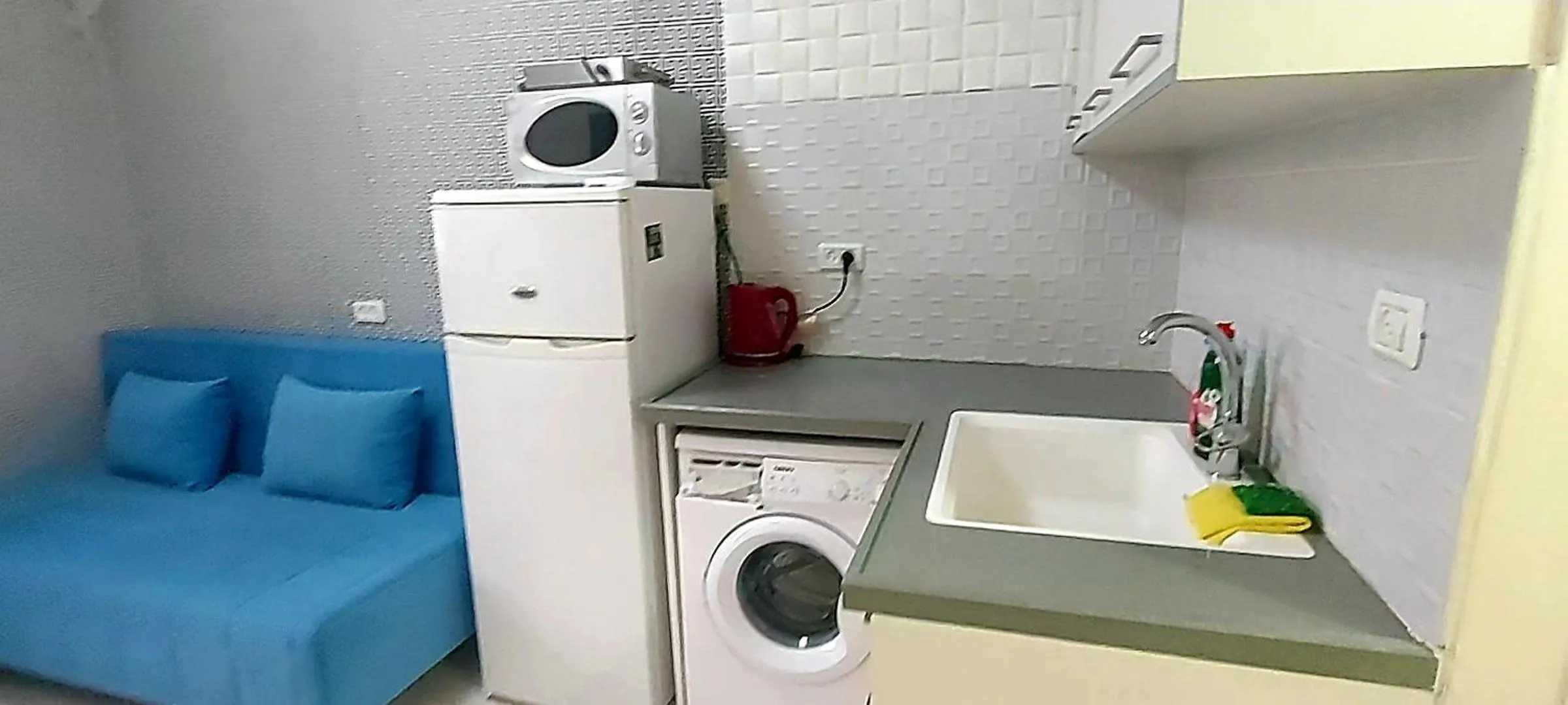 Kitchen or kitchenette in Beachfront Studio Apartment Bat Yam 412