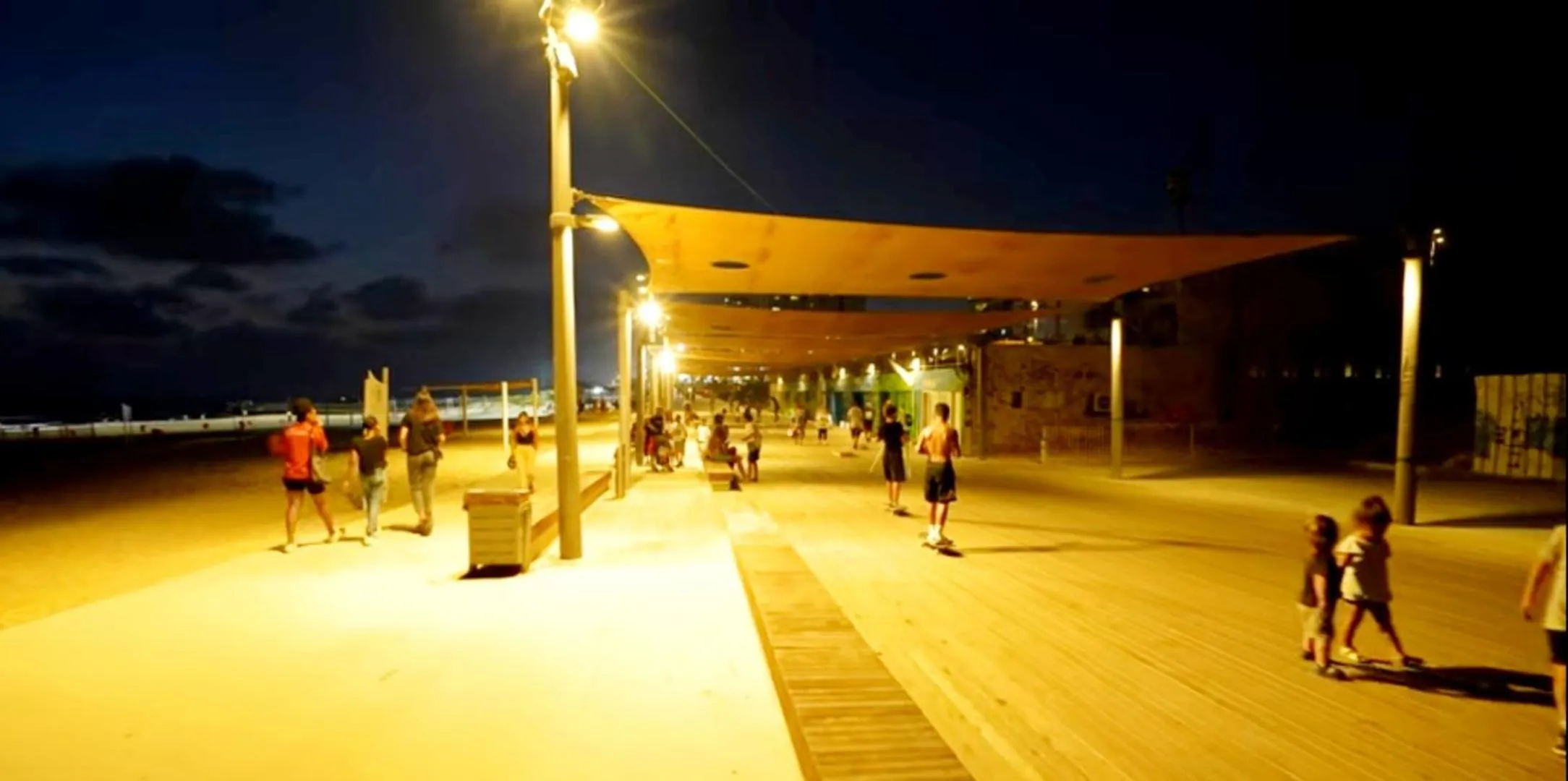 Restaurant/places to eat in Beachfront Studio Apartment Bat Yam 412