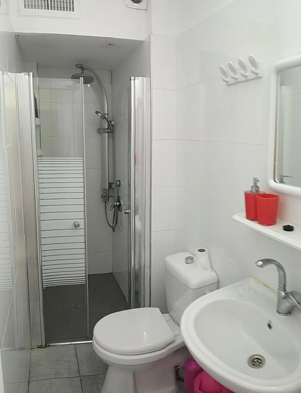 Shower in Beachfront Studio Apartment Bat Yam 412