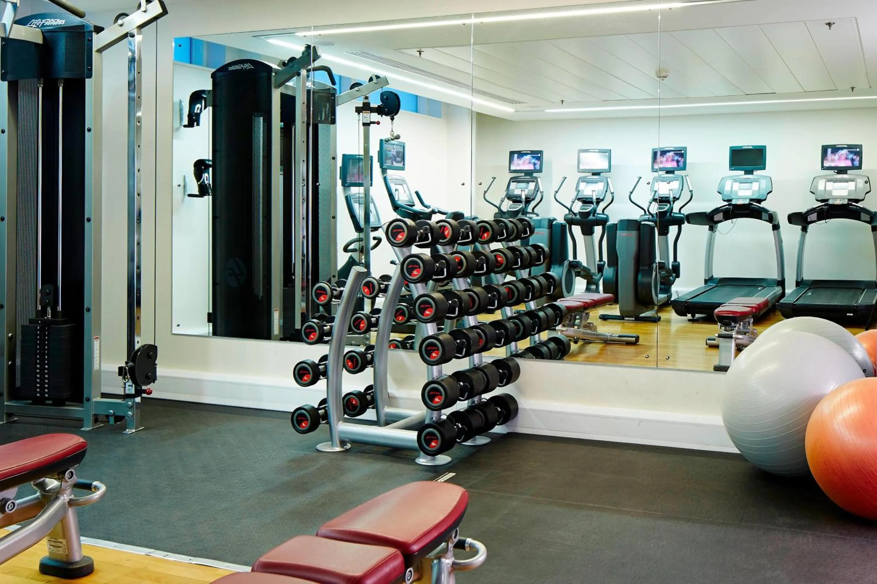 Fitness centre/facilities in Lingfield Park Marriott Hotel & Country Club