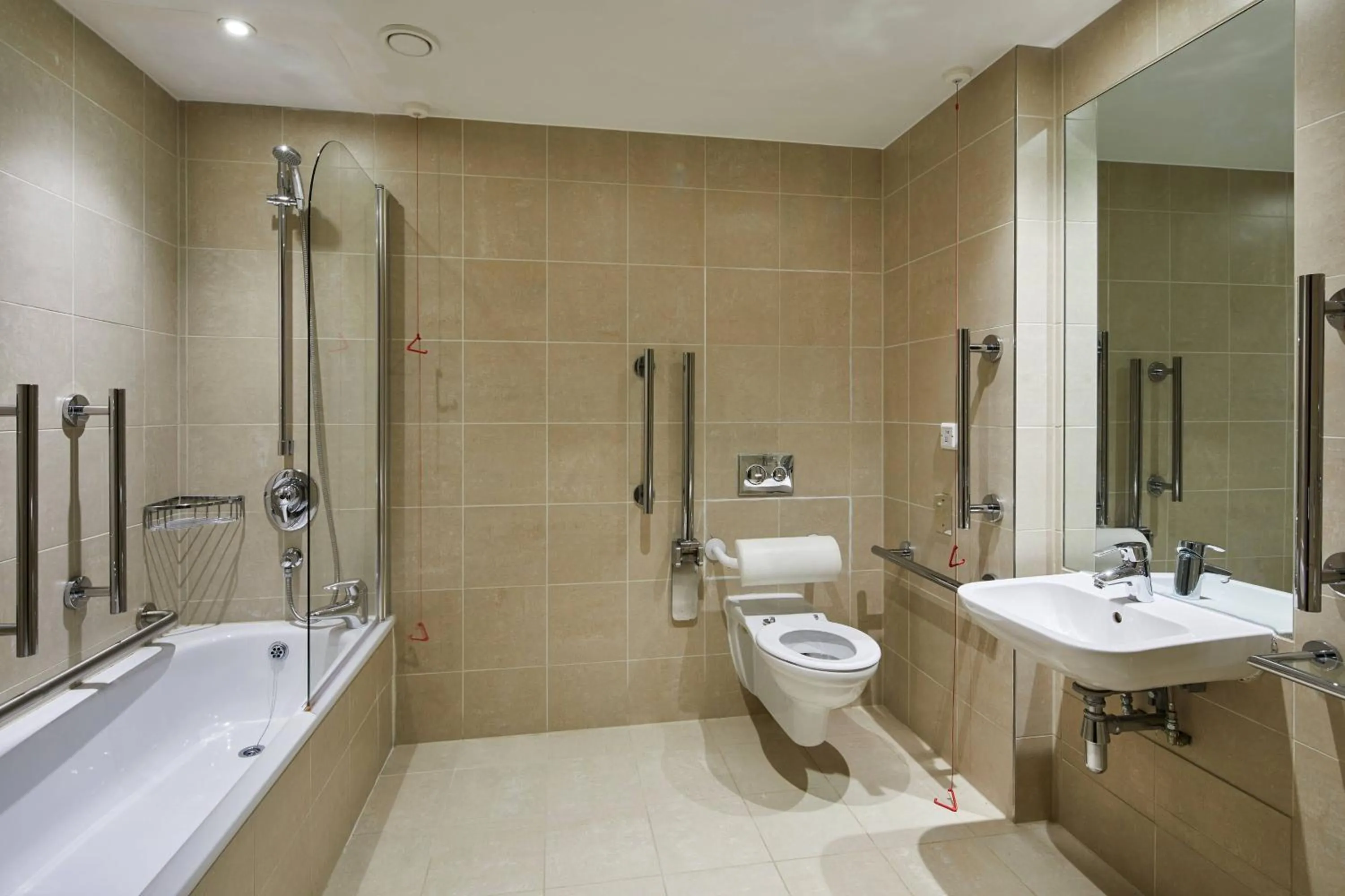 Bathroom in Lingfield Park Marriott Hotel & Country Club