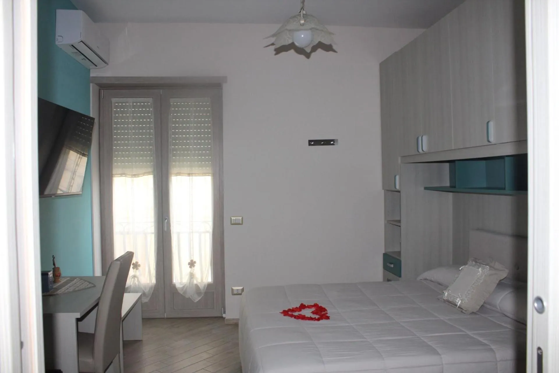 Photo of the whole room, Bed in L'Incanto dei Monti