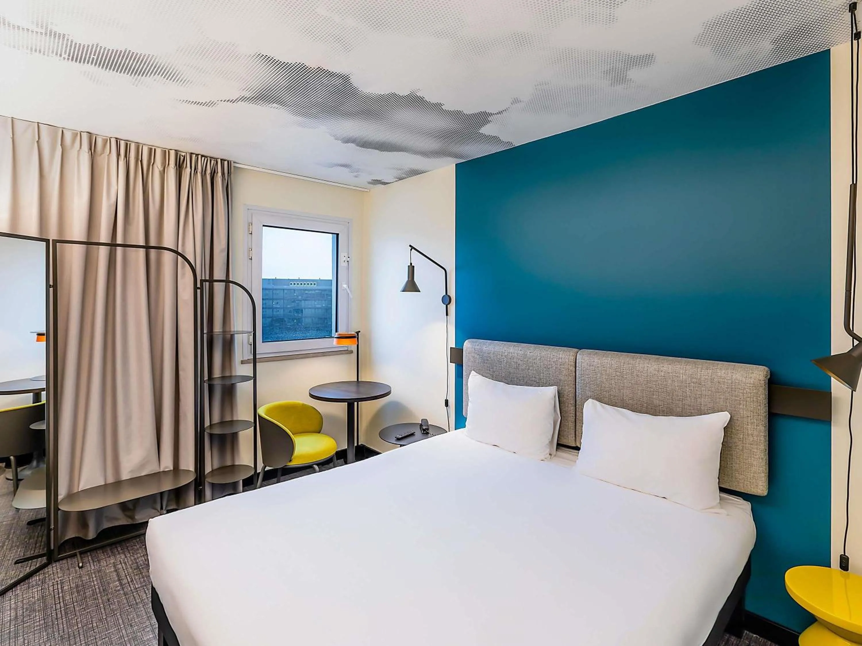 Bedroom, Bed in Hotel ibis Lisboa Saldanha