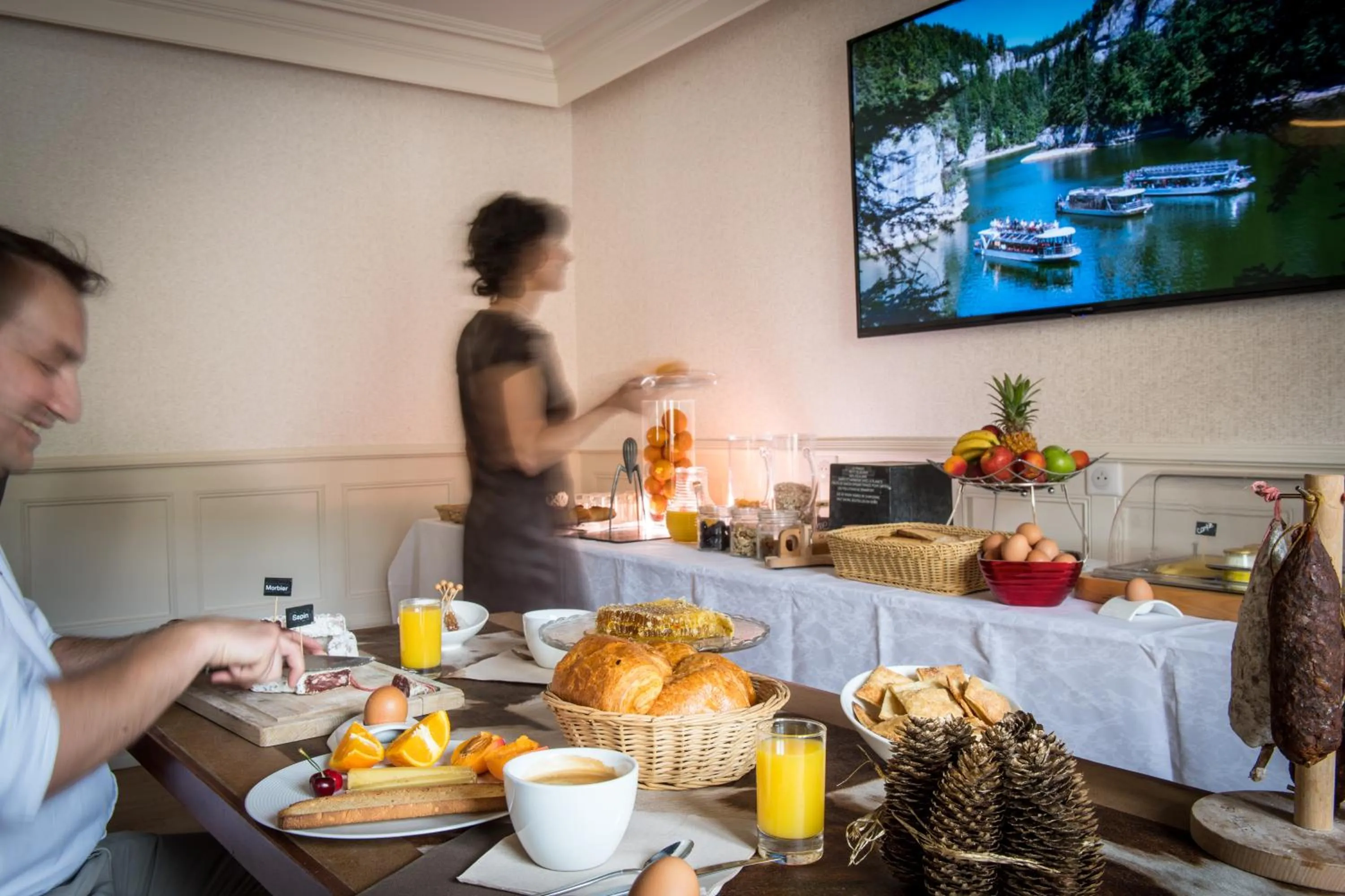 Breakfast in Logis Hotel Restaurant Le France