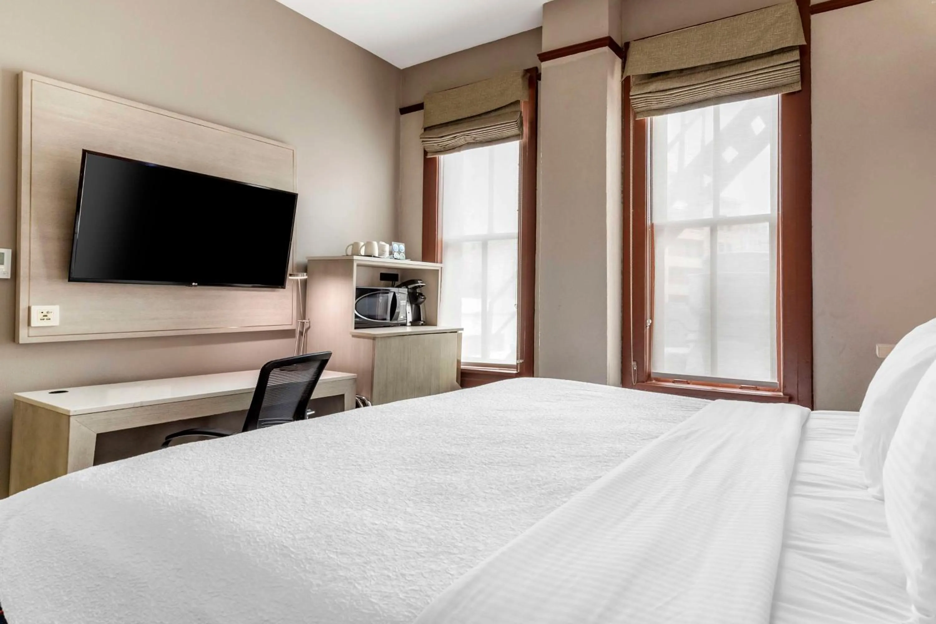 Bedroom in Best Western Premier Historic Travelers Hotel Alamo/Riverwalk