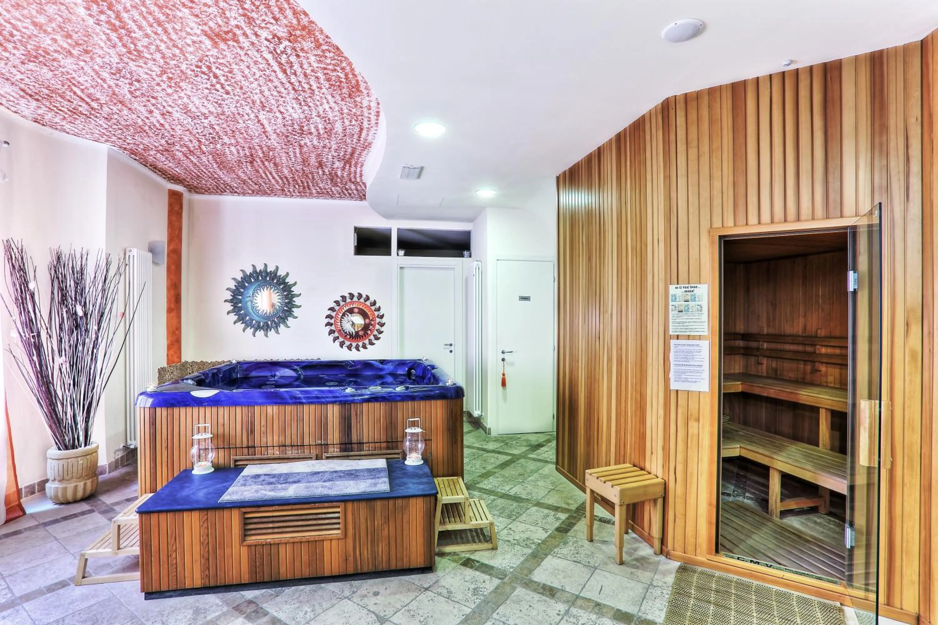 Hot Tub, Bed in Villaggio Turistico La Cecinella