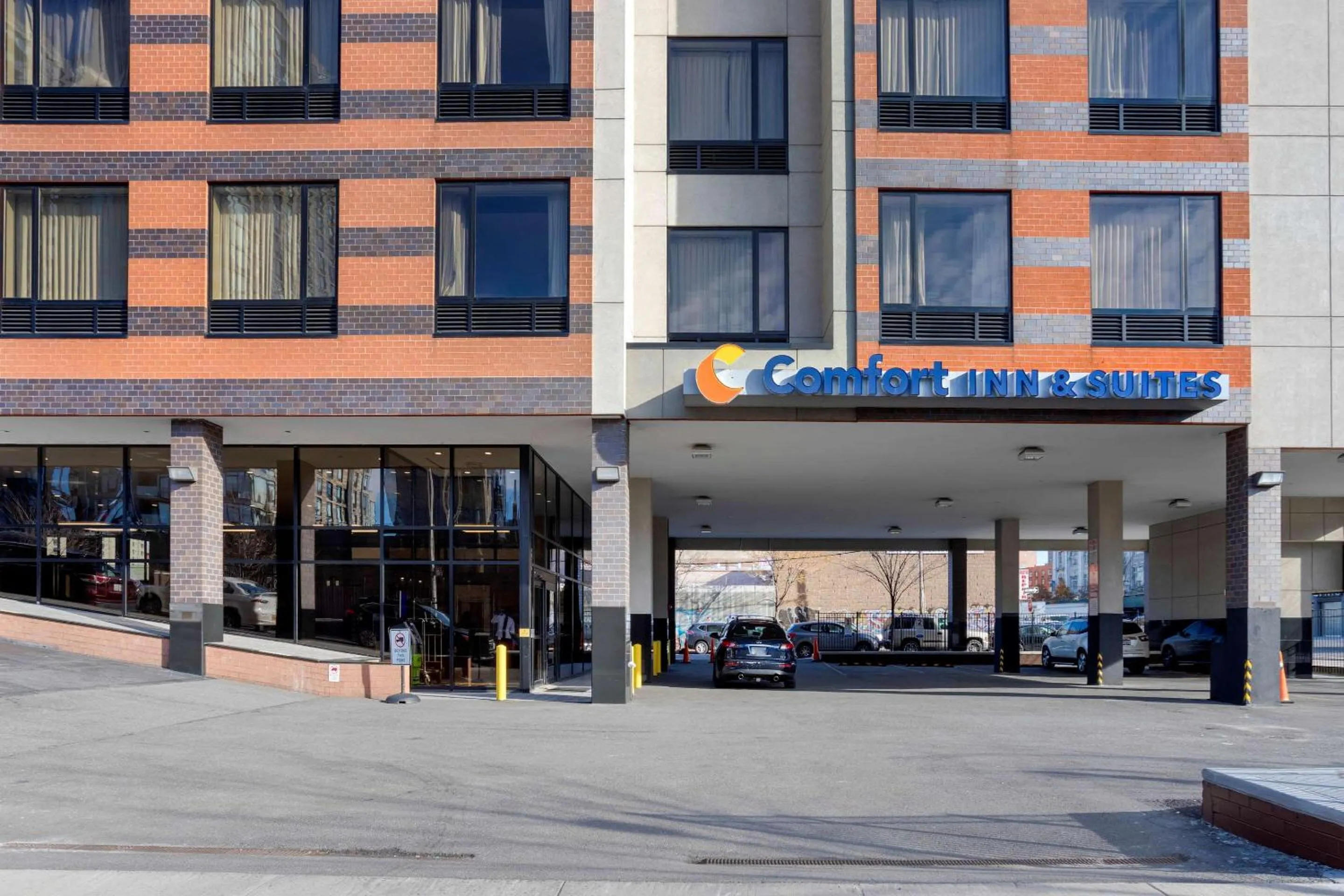 Property building in Comfort Inn & Suites near Stadium