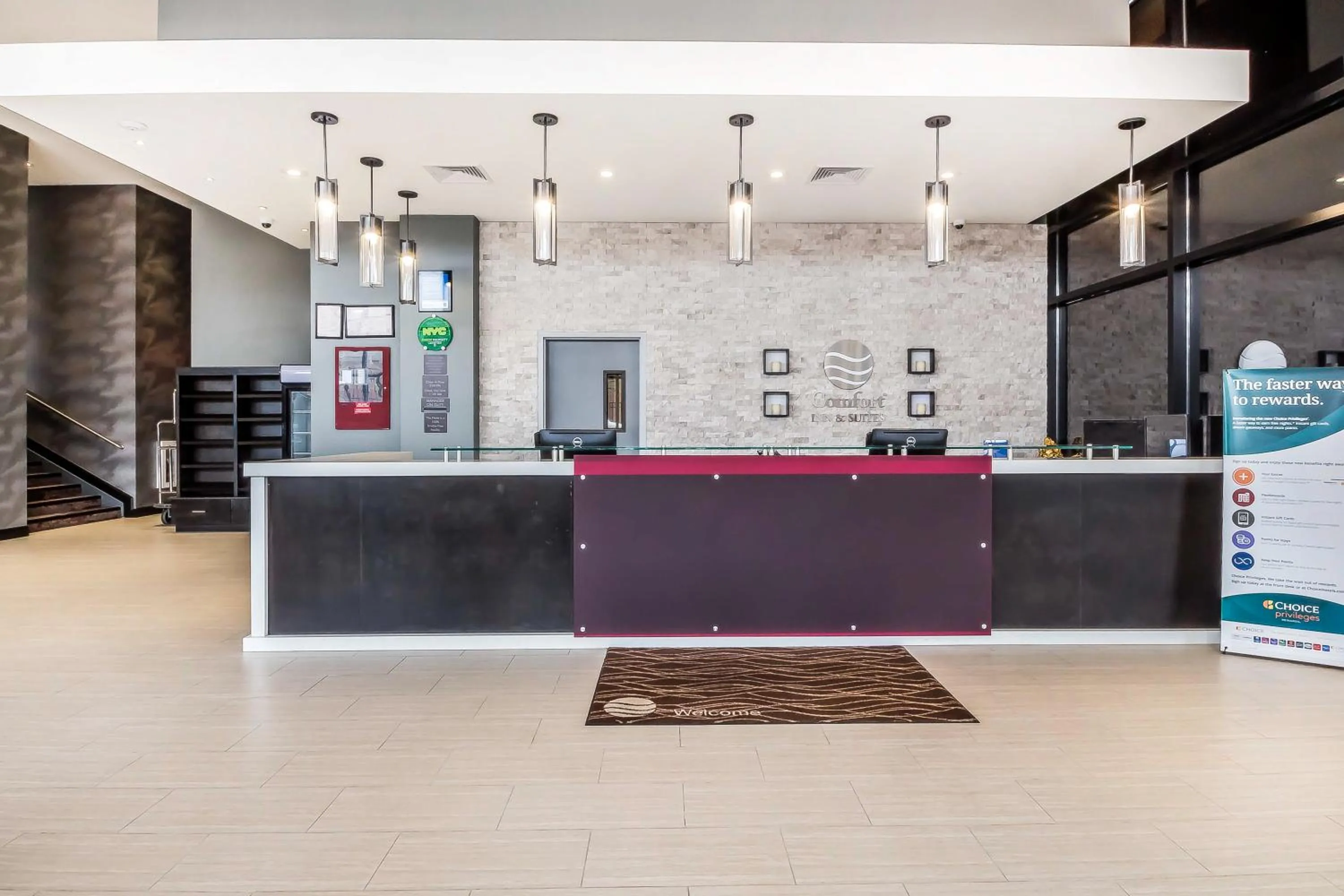 Lobby or reception in Comfort Inn & Suites near Stadium