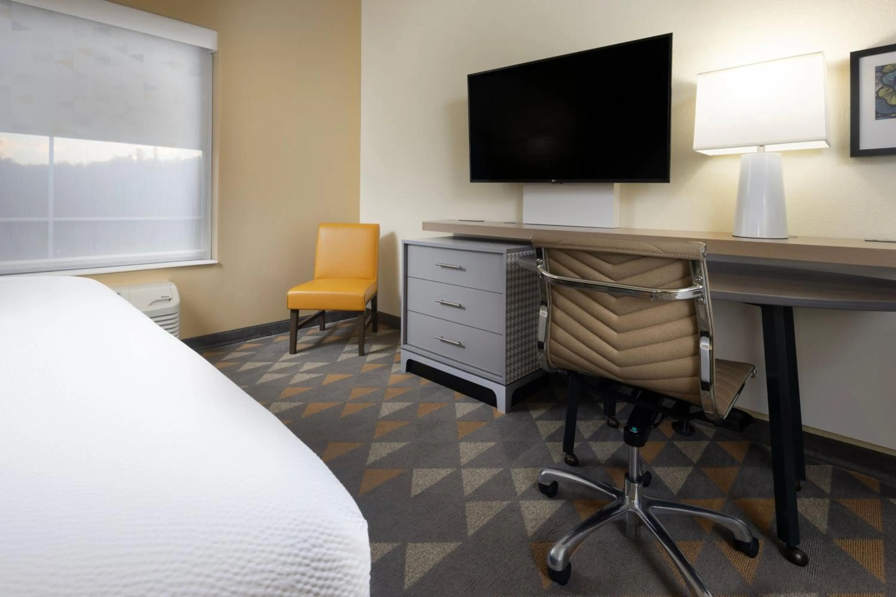 Photo of the whole room, Bed in The Scenic Hotel at Biltmore Village