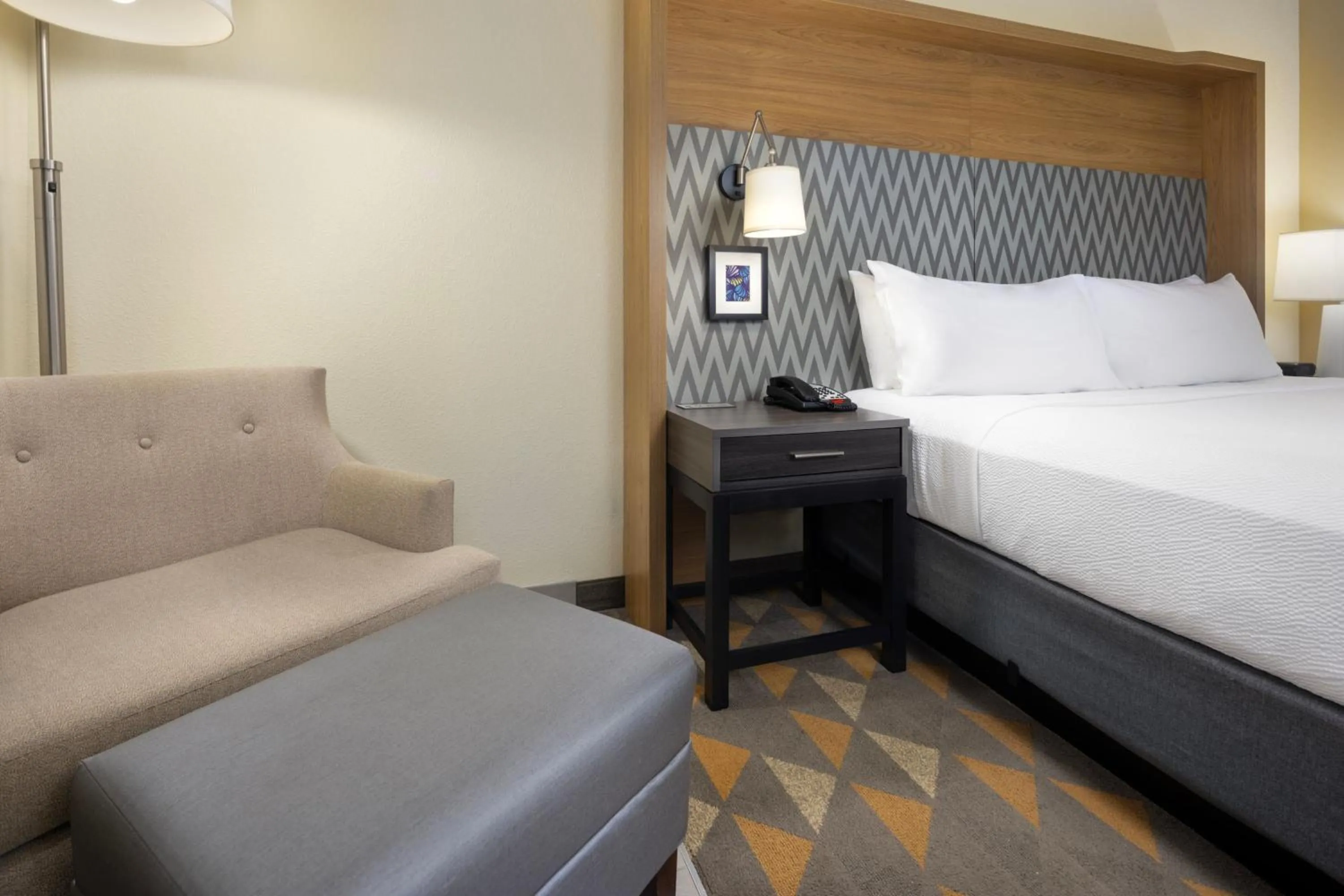 Photo of the whole room, Bed in The Scenic Hotel at Biltmore Village