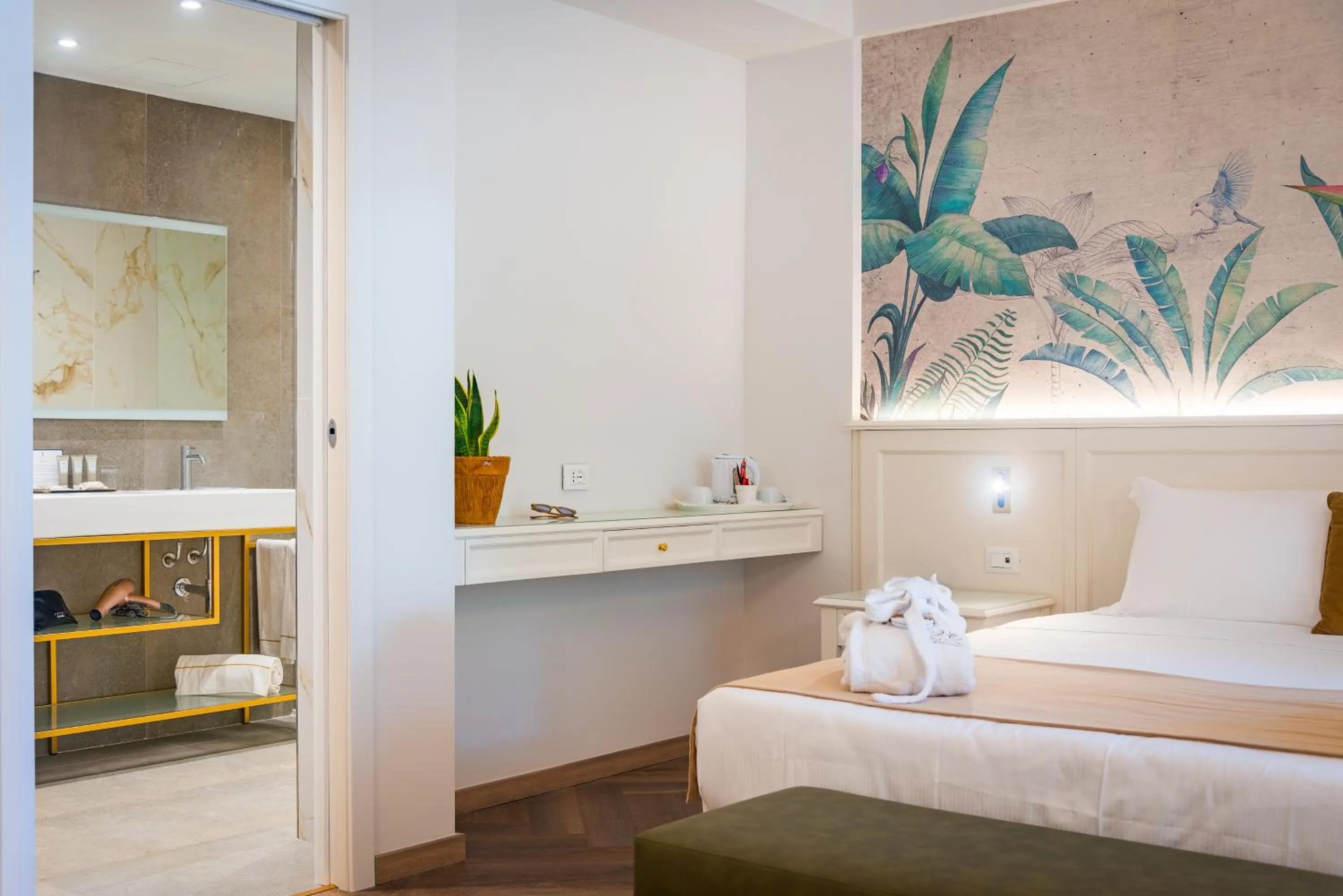 Bedroom, Bed in Hotel Villa Ottone