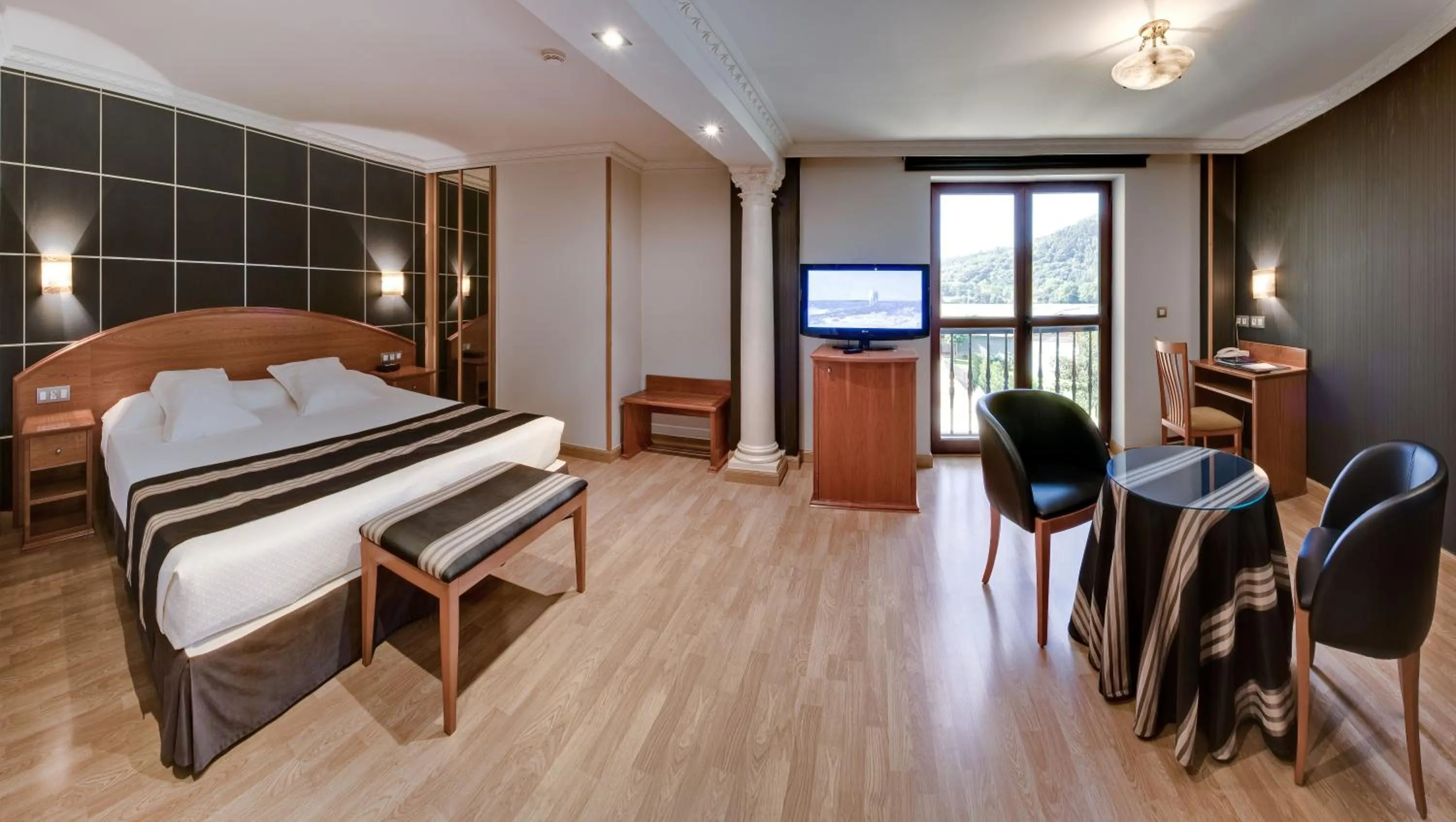 Bedroom, Bed in Hotel Spa Villa Pasiega