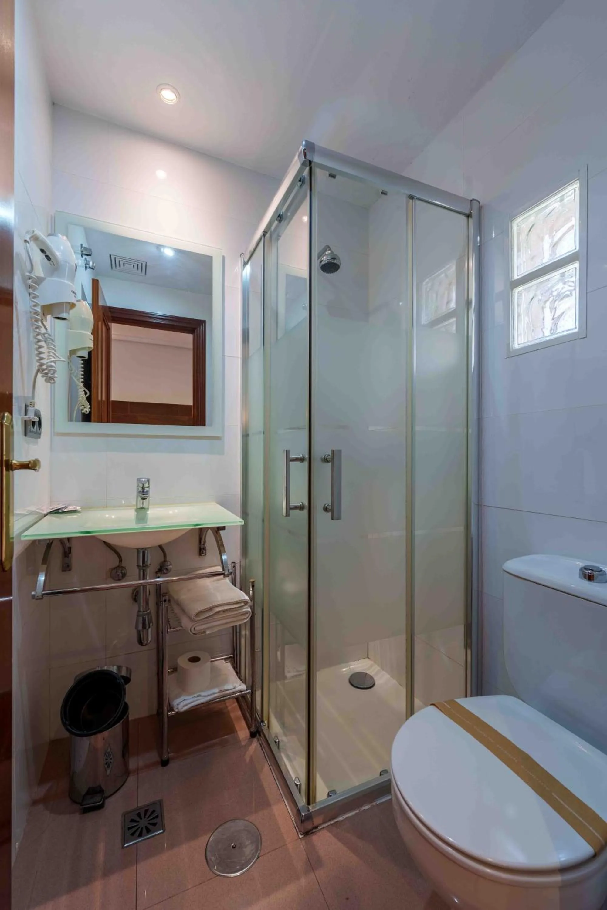 Shower in Hostal Sol