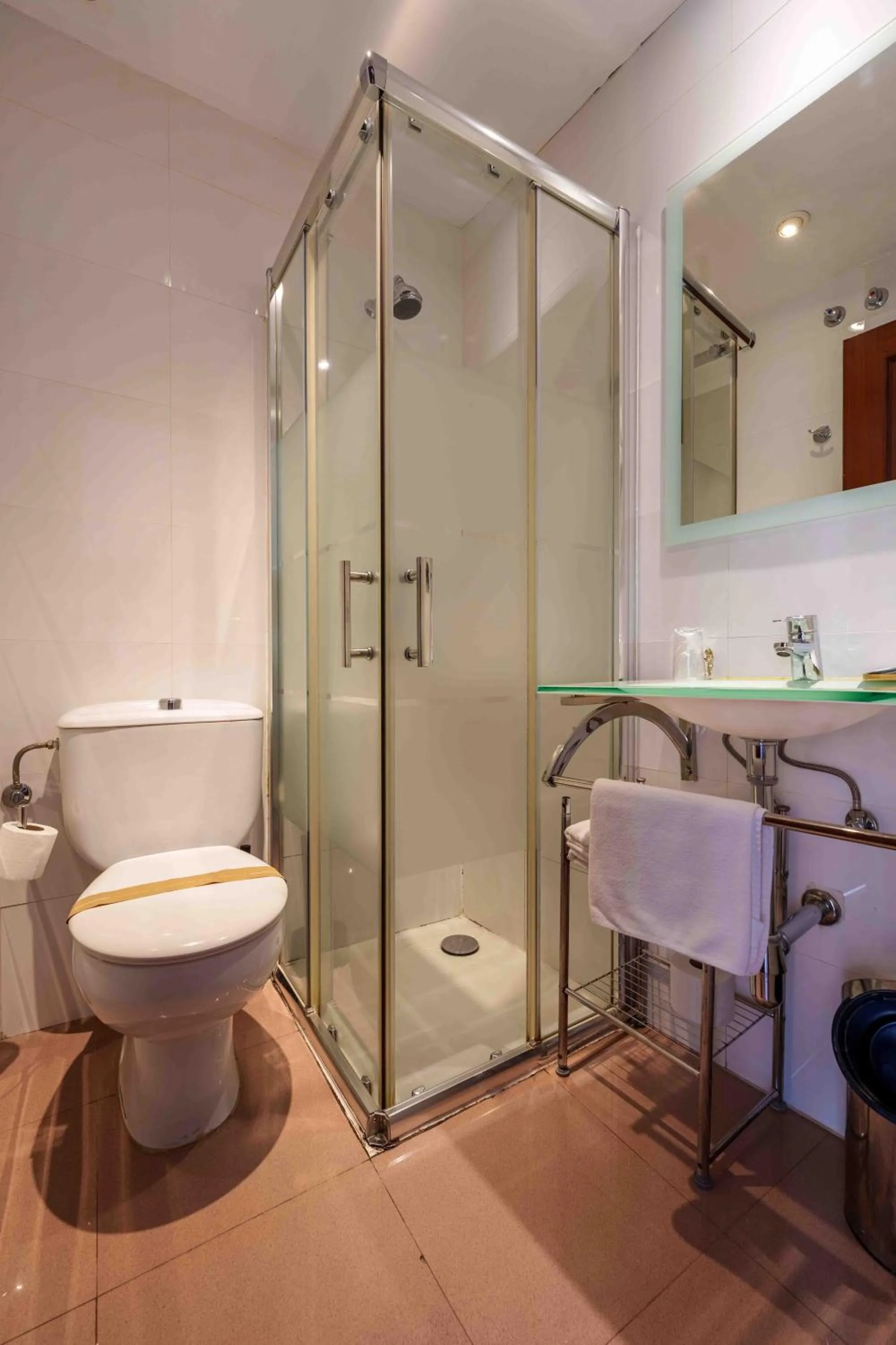 Shower in Hostal Sol