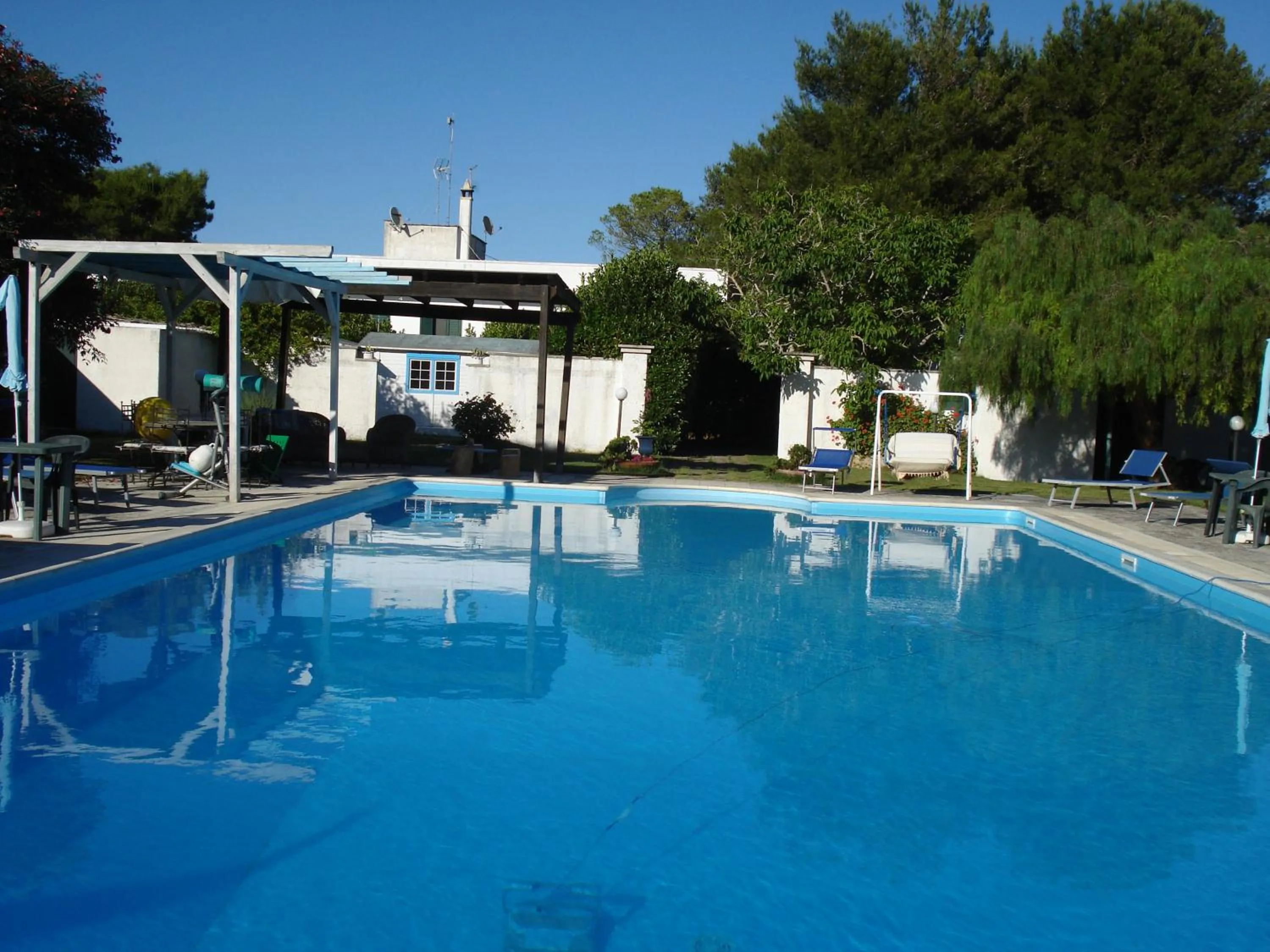 Swimming pool in Breezes B&B