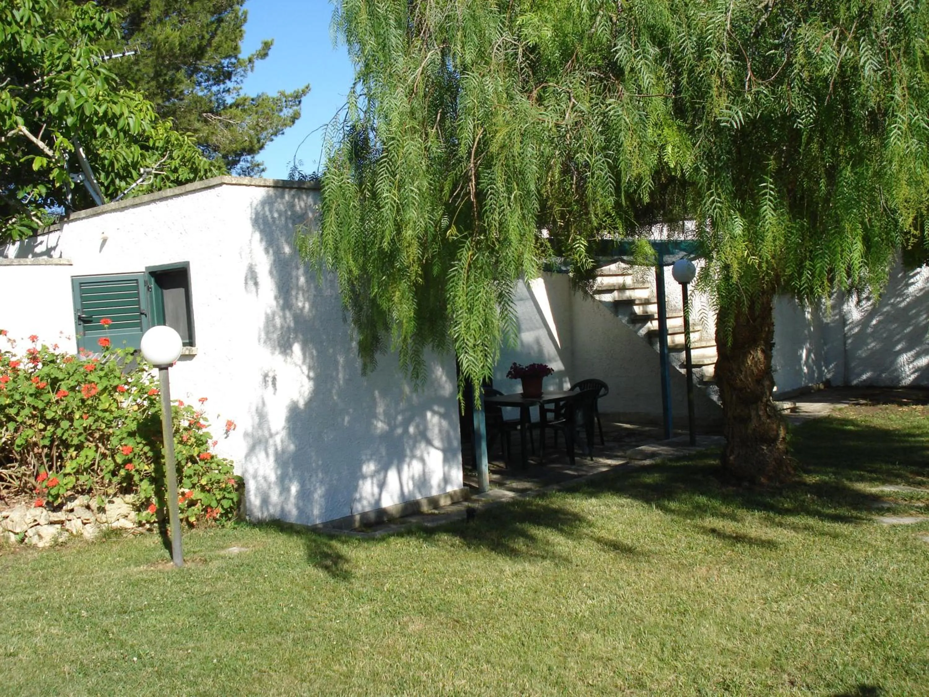 Photo of the whole room in Breezes B&B