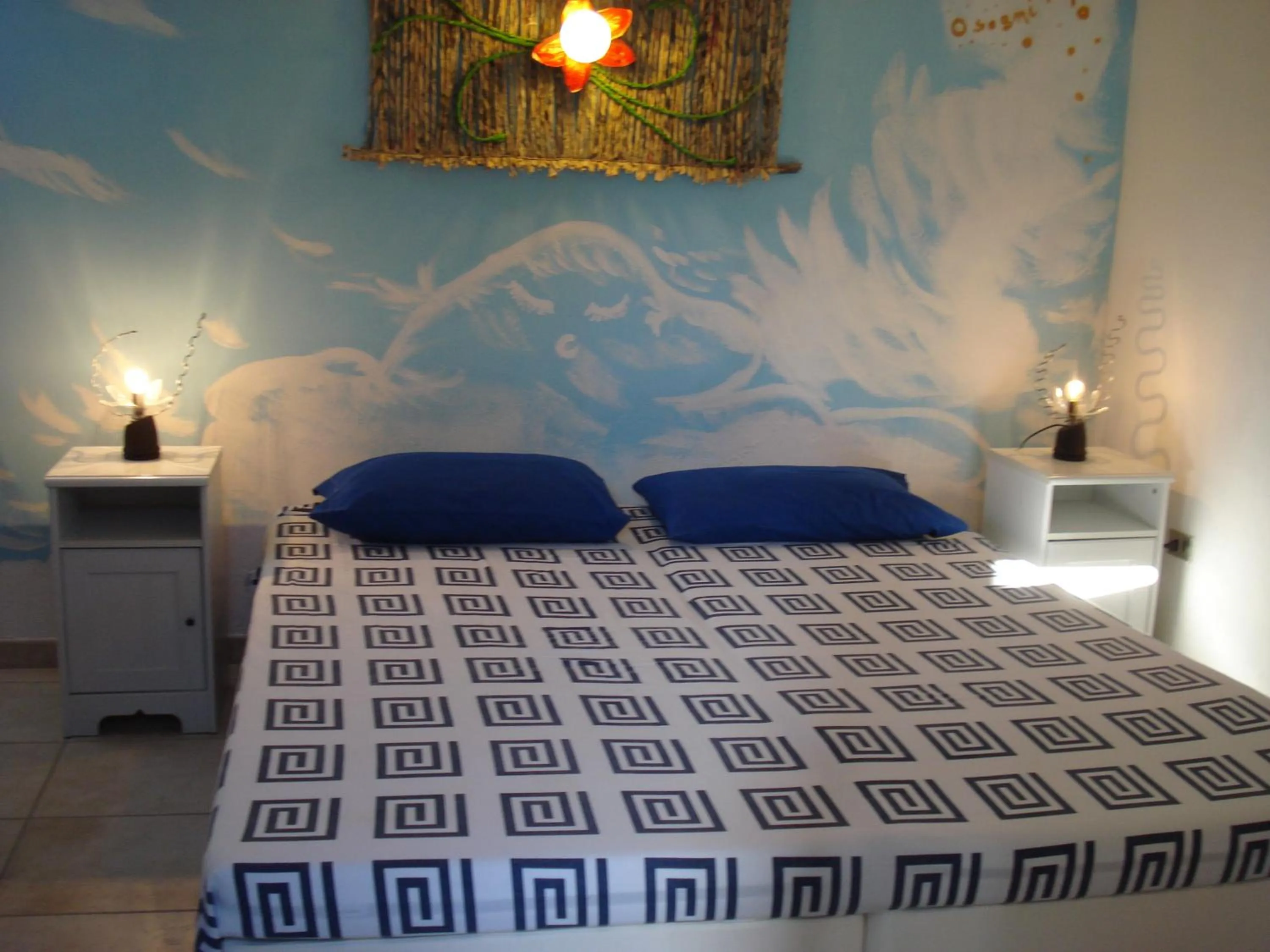 Photo of the whole room, Bed in Breezes B&B