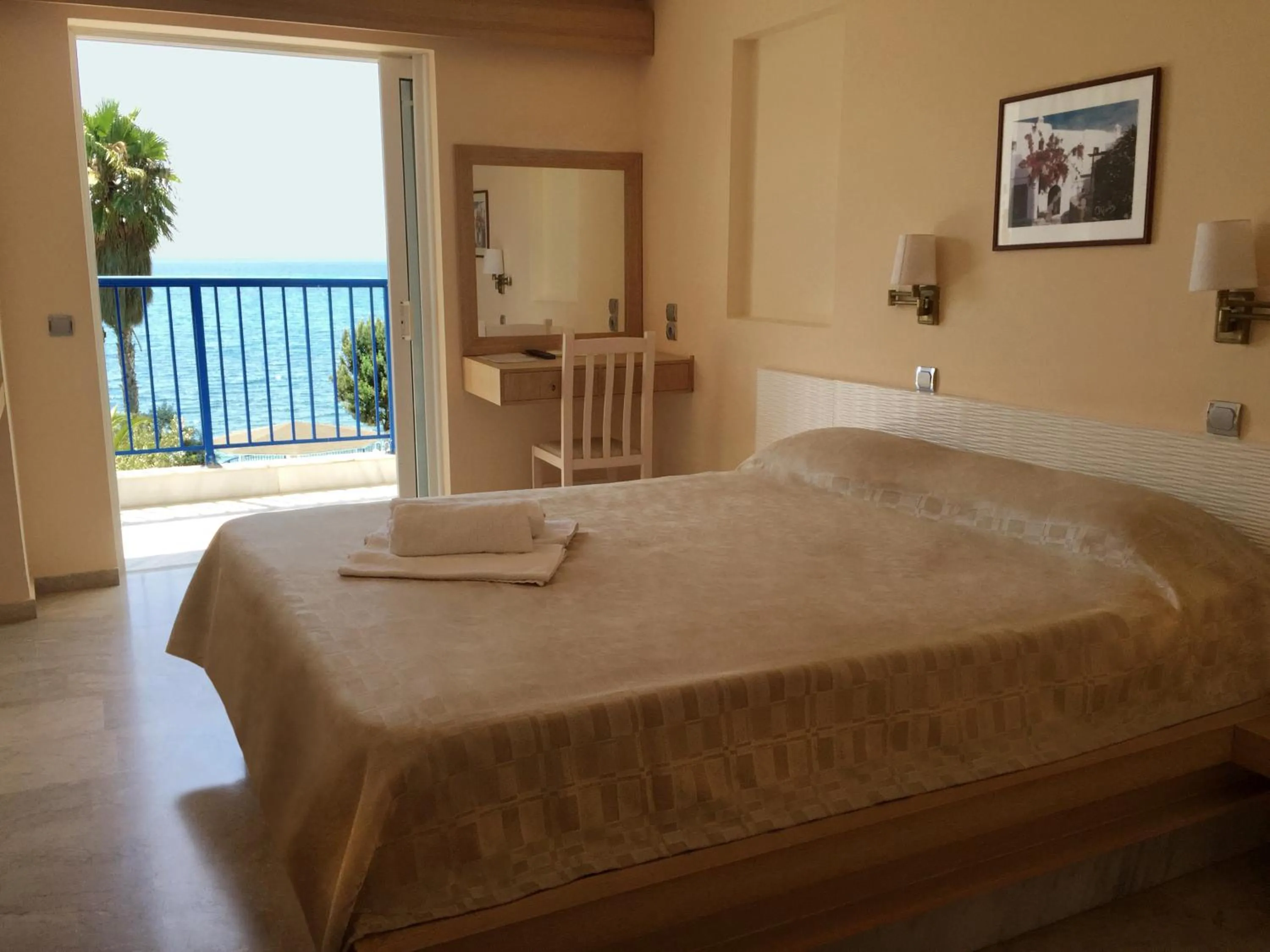 Bed in Hotel Golden Sun