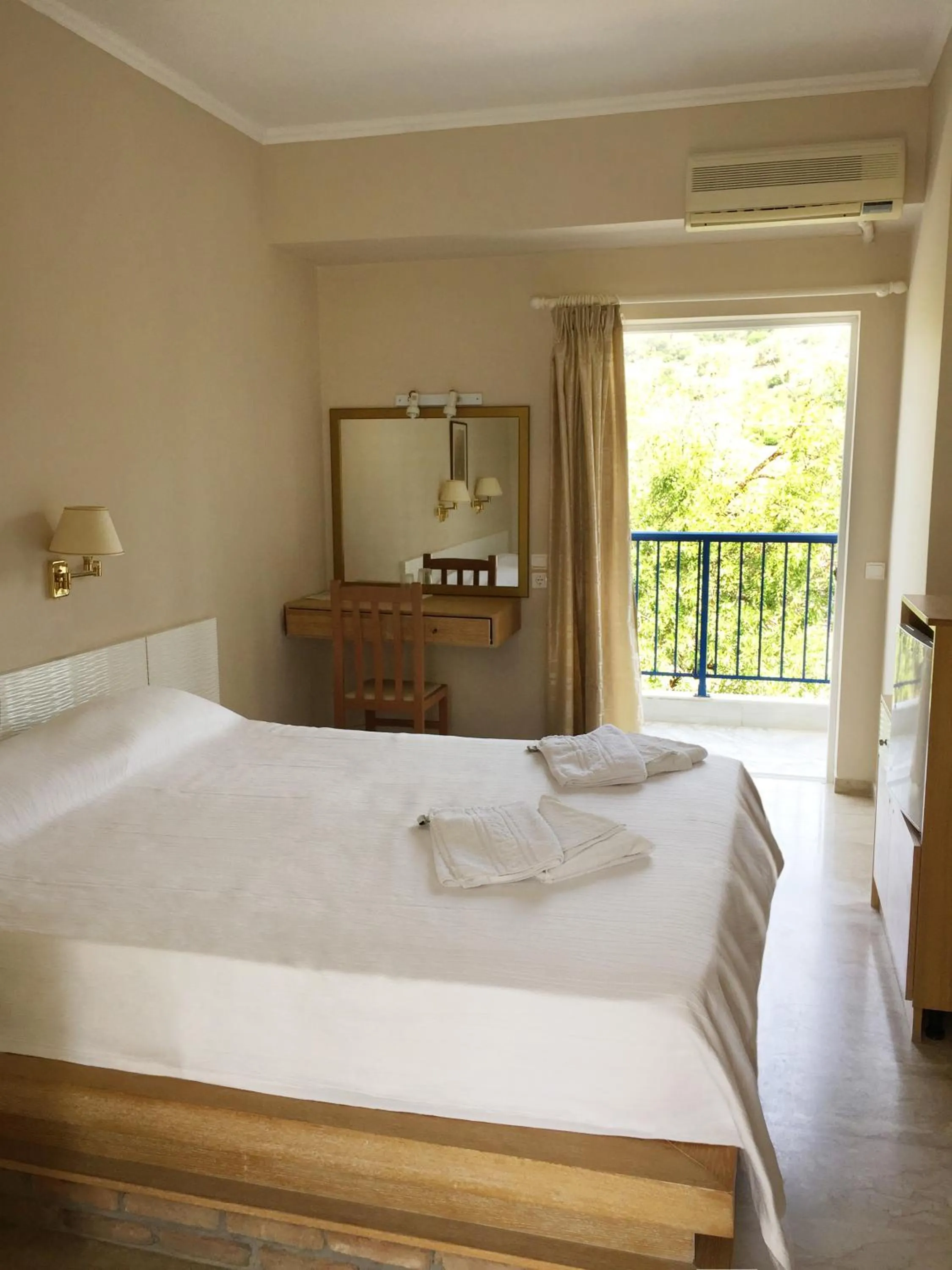 Bed in Hotel Golden Sun