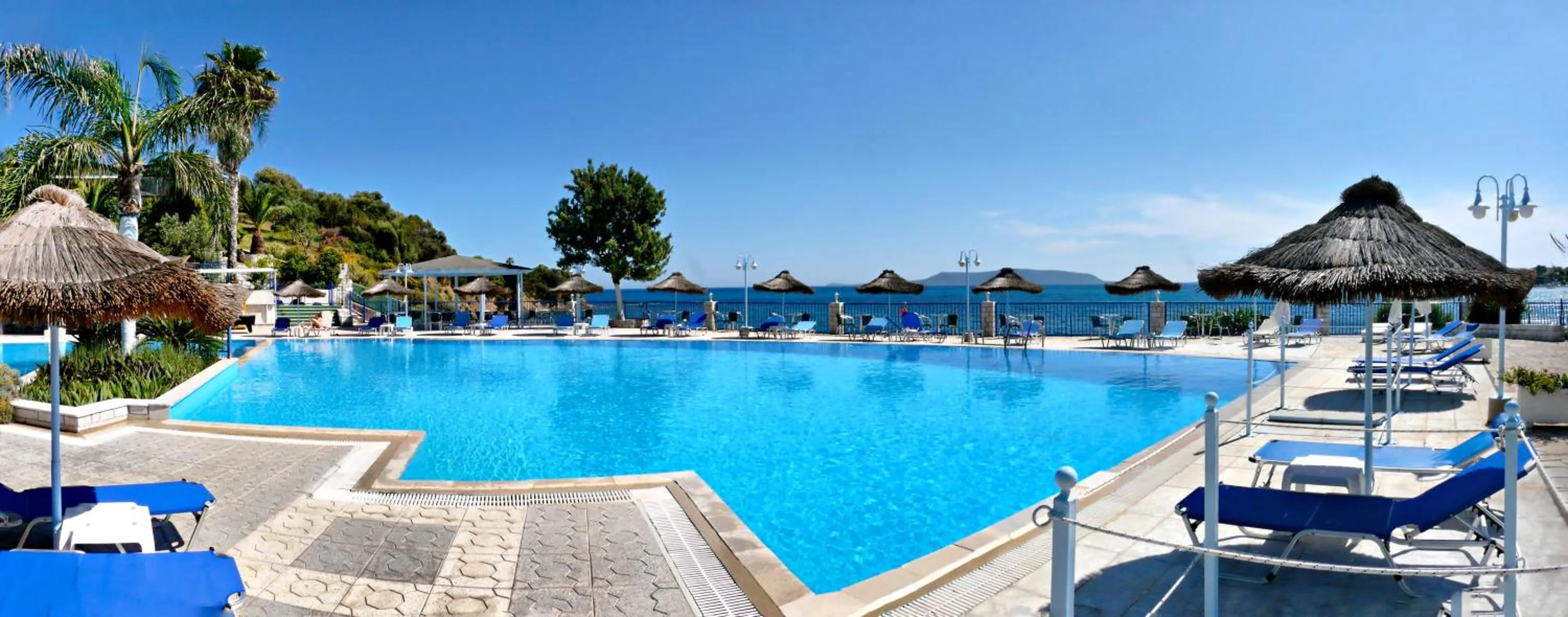 Swimming pool in Hotel Golden Sun