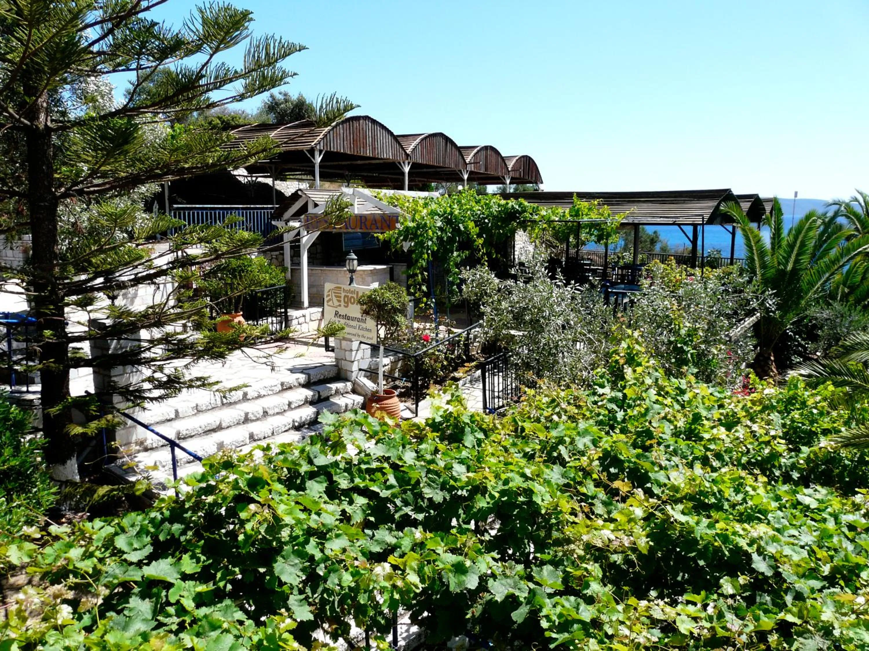 Restaurant/places to eat in Hotel Golden Sun