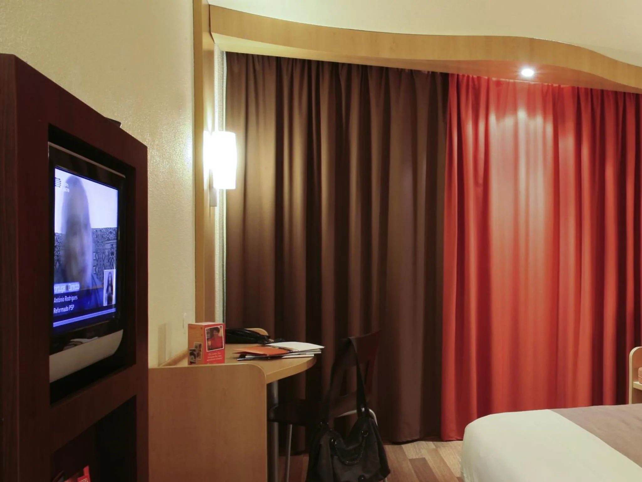 TV and multimedia, Bed in Hotel ibis Braga