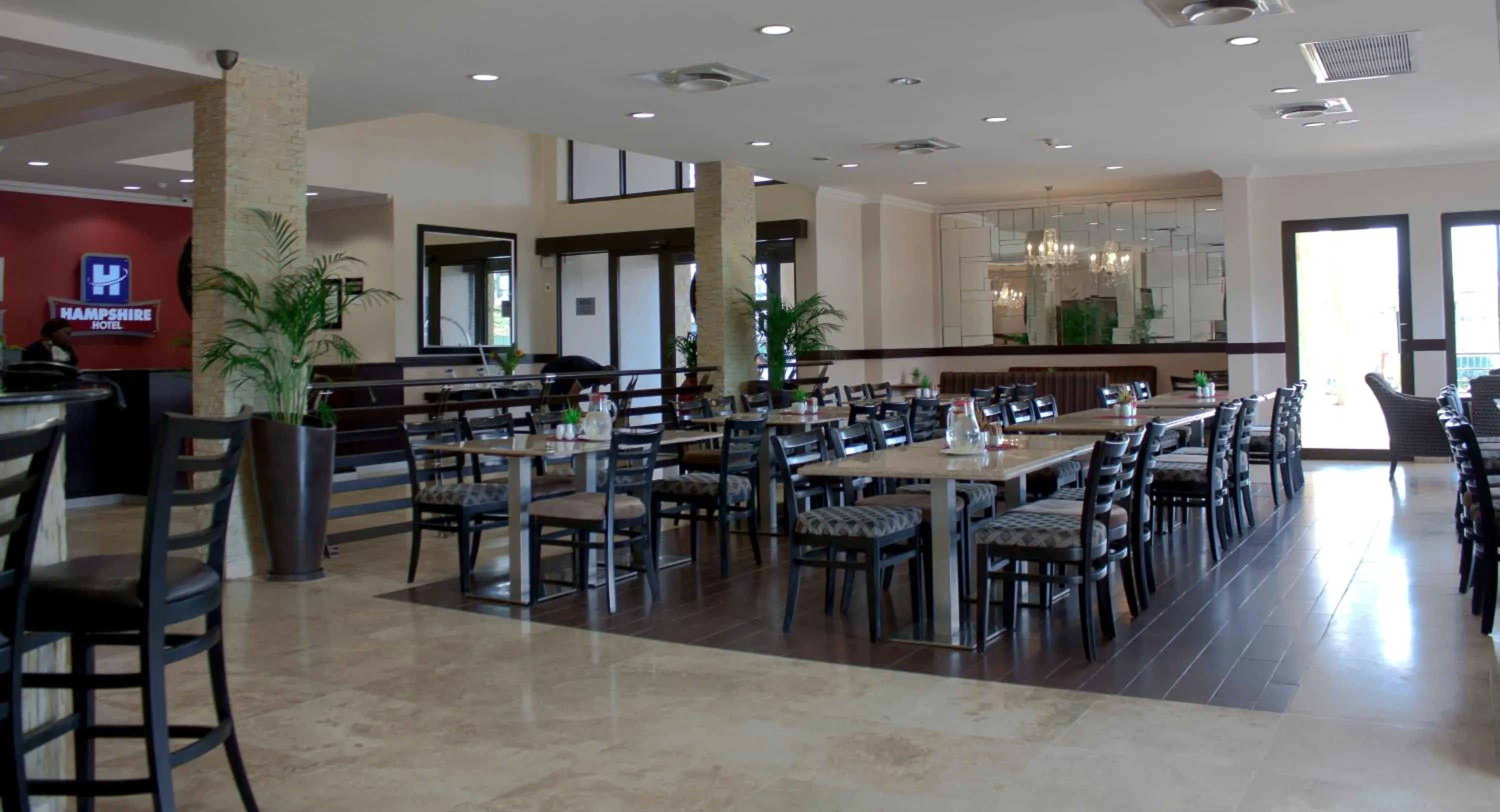 Restaurant/places to eat in Hampshire Hotel - Ballito