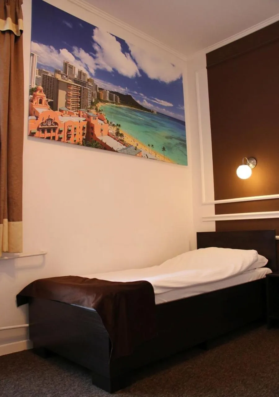 Bed in Hotel Granada